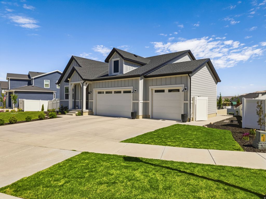 Photo of 236 W PRICKLY PEAR DR, Saratoga Springs, UT 84045 (MLS # 2157755)