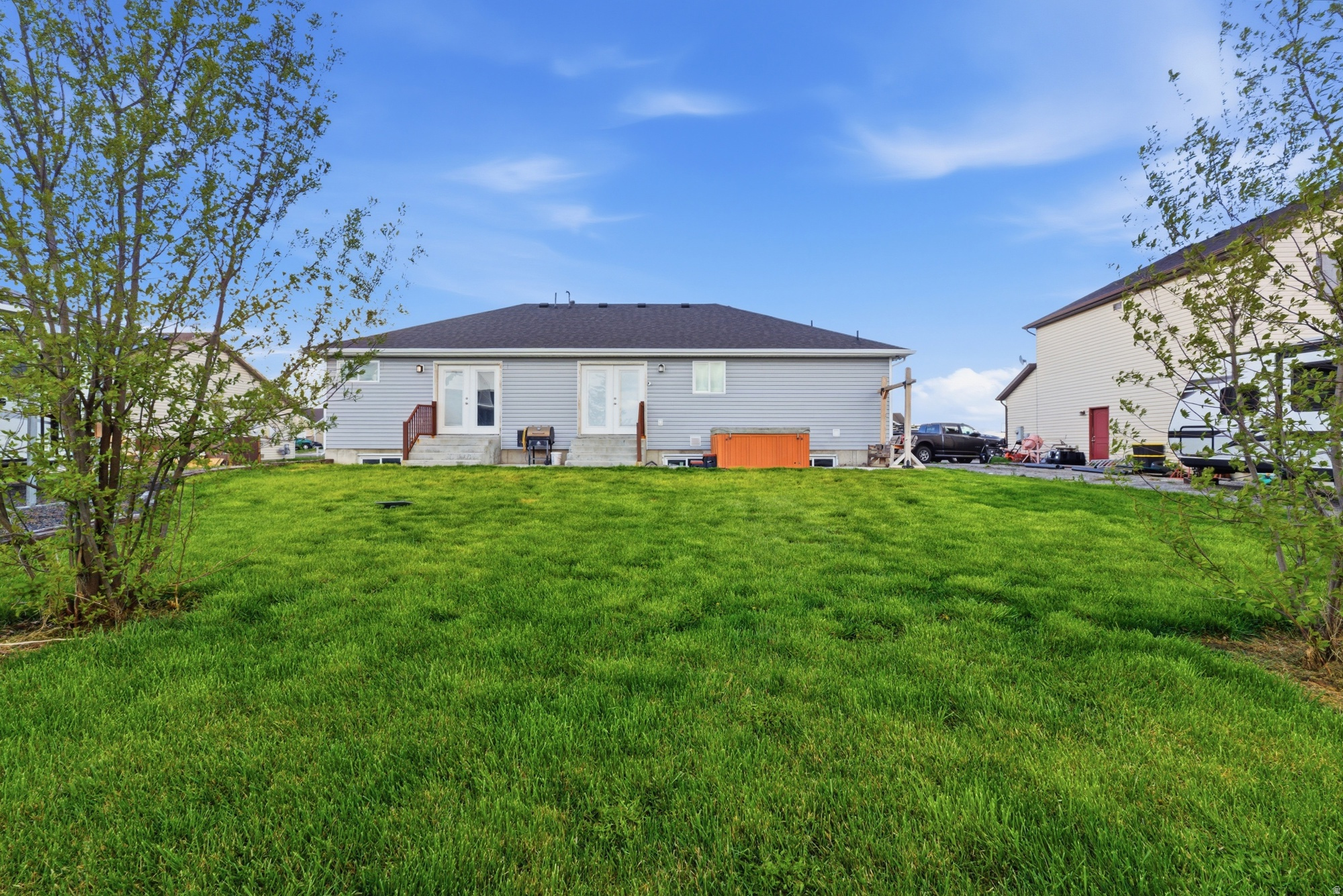 CHATEAU RIVER - Residential