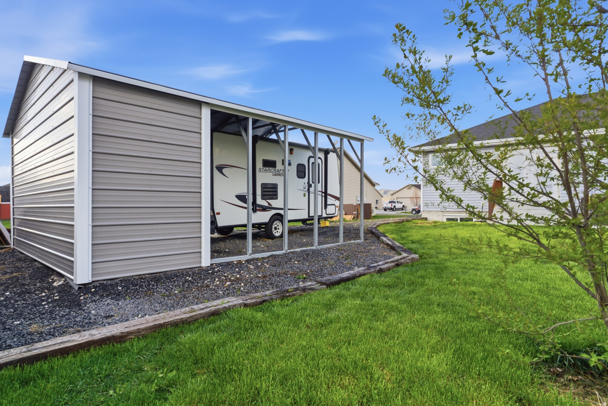 CHATEAU RIVER - Residential