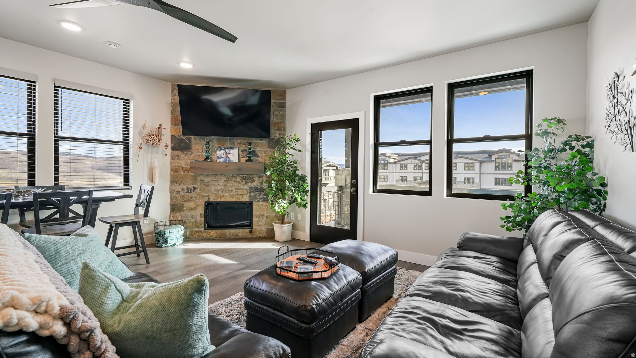 MAYFLOWER LAKESIDE - Residential