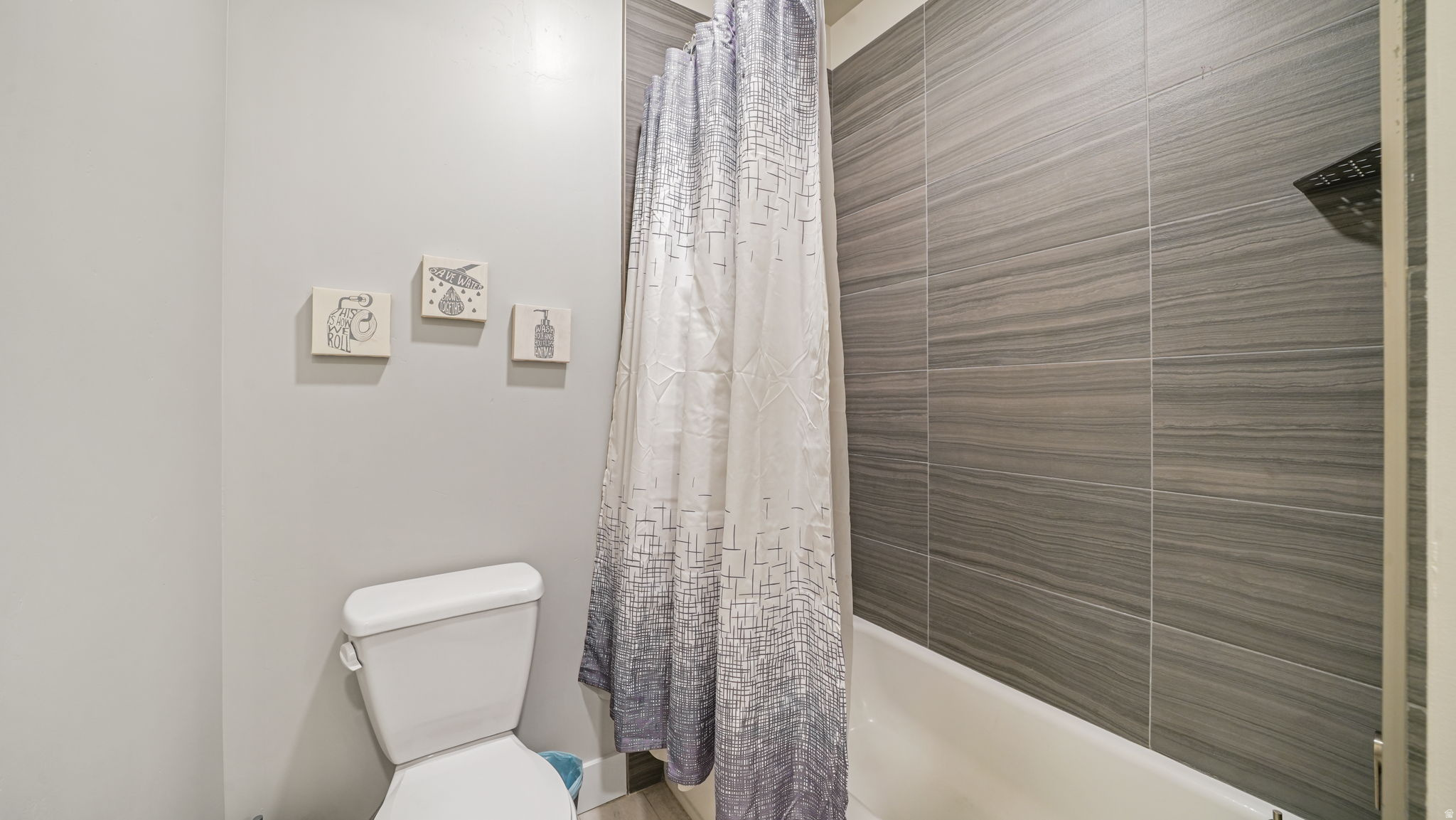 MAYFLOWER LAKESIDE - Residential