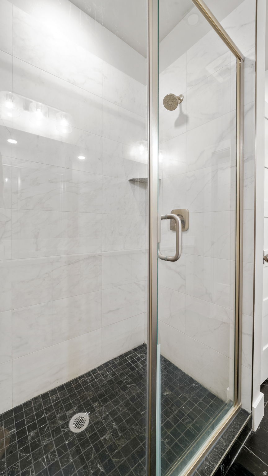 MAYFLOWER LAKESIDE - Residential