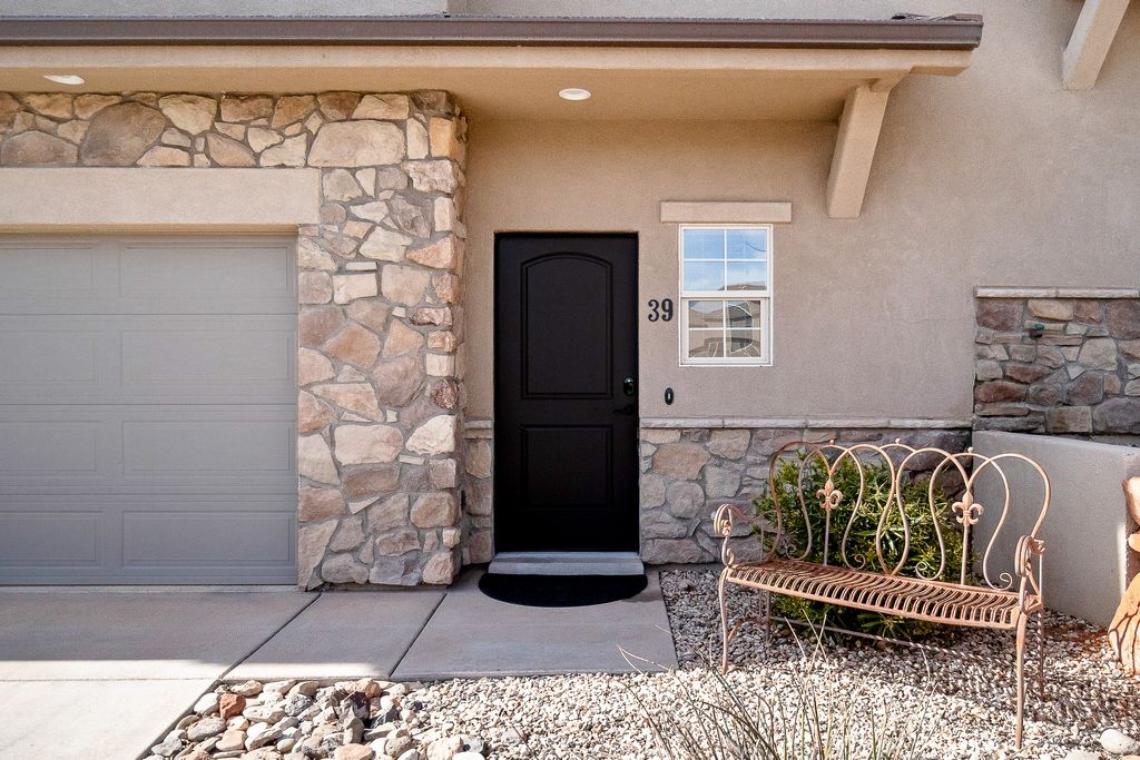 Photo of 290 W BUENA BLVD #39, Washington, UT 84780 (MLS # 2142928)