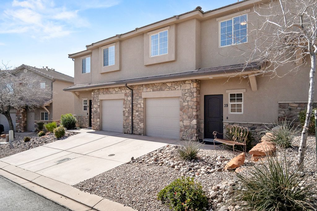 Photo of 290 W BUENA BLVD #39, Washington, UT 84780 (MLS # 2142928)