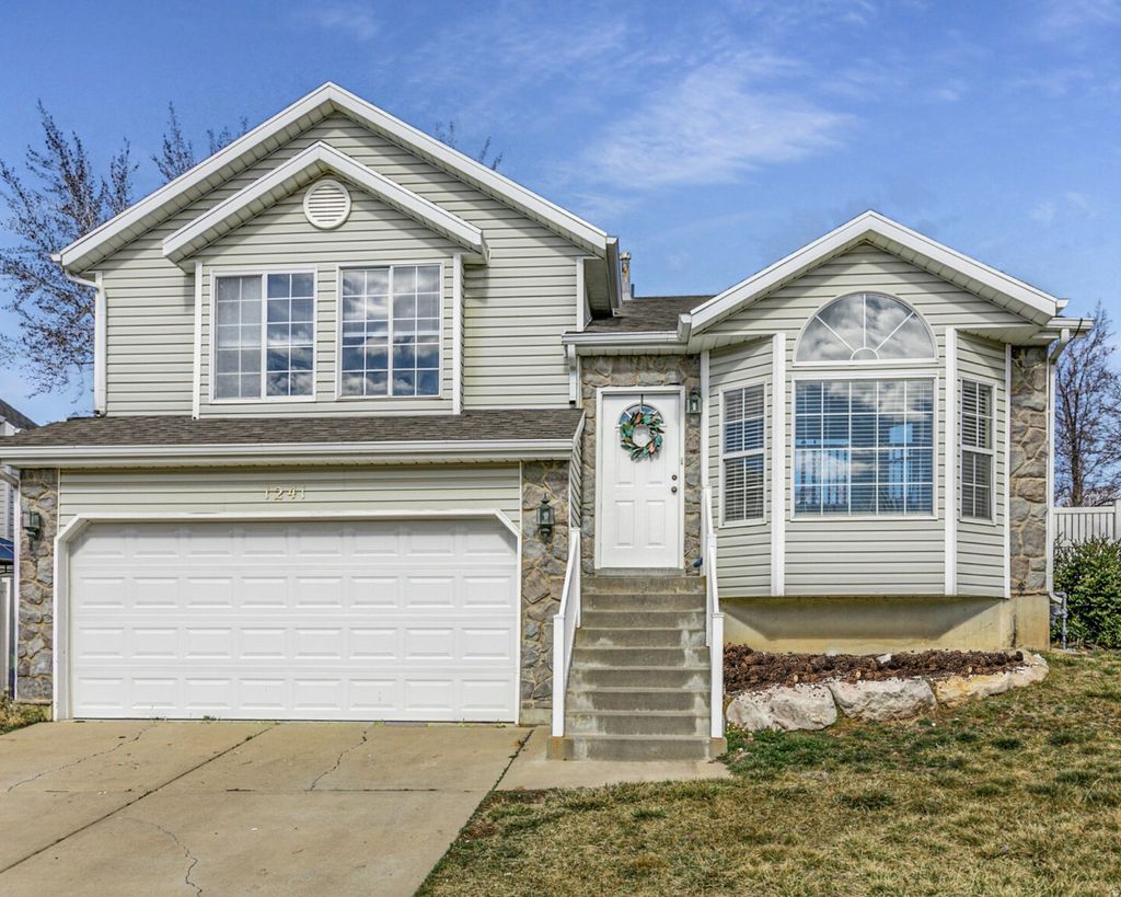 Photo of 1241 E 3075 N, Layton, UT 84040 (MLS # 2143184)