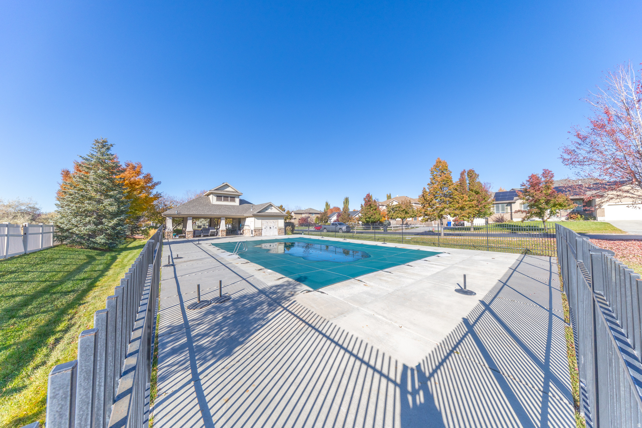 HUNTERS CREEK - Residential