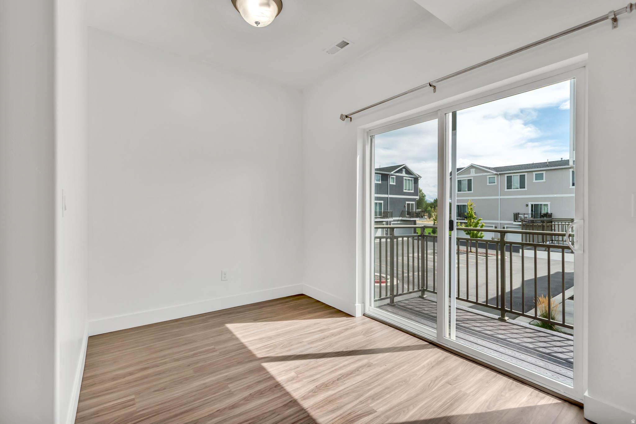 LAKEVIEW - Residential Income