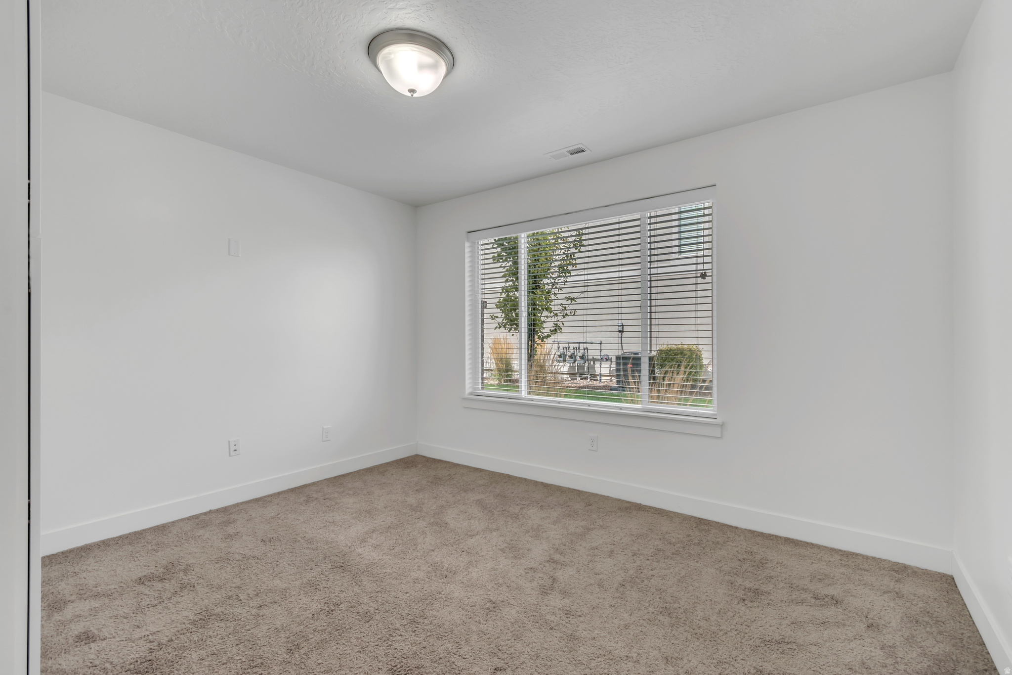 LAKEVIEW - Residential Income