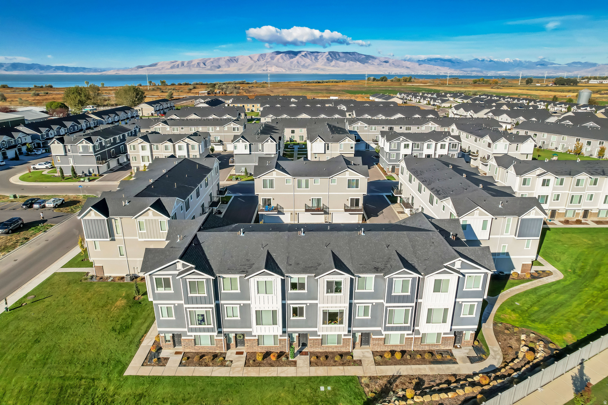 LAKEVIEW - Residential Income