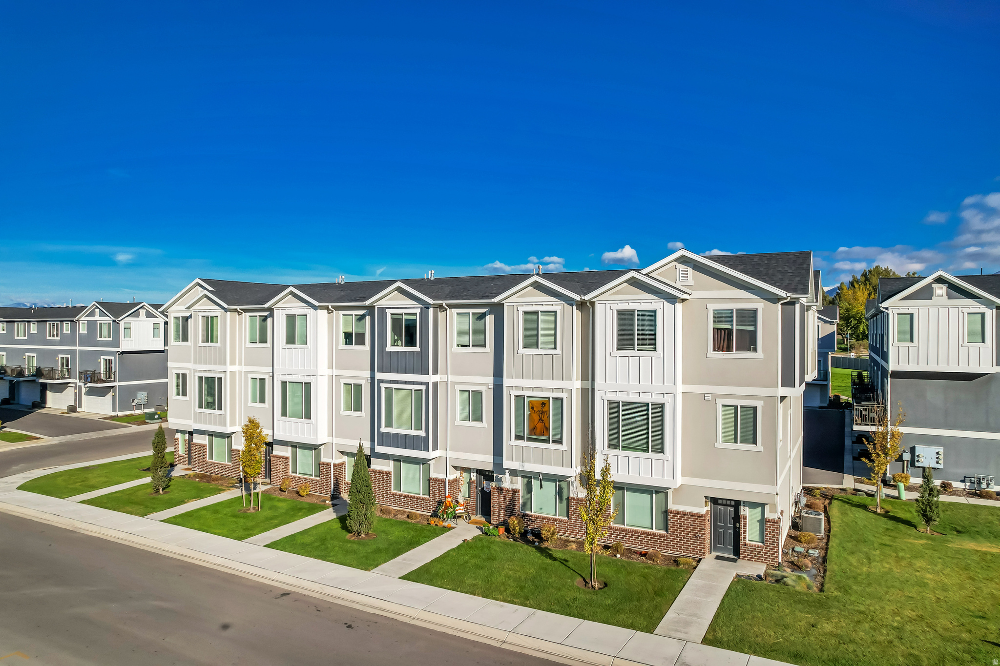 LAKEVIEW - Residential Income