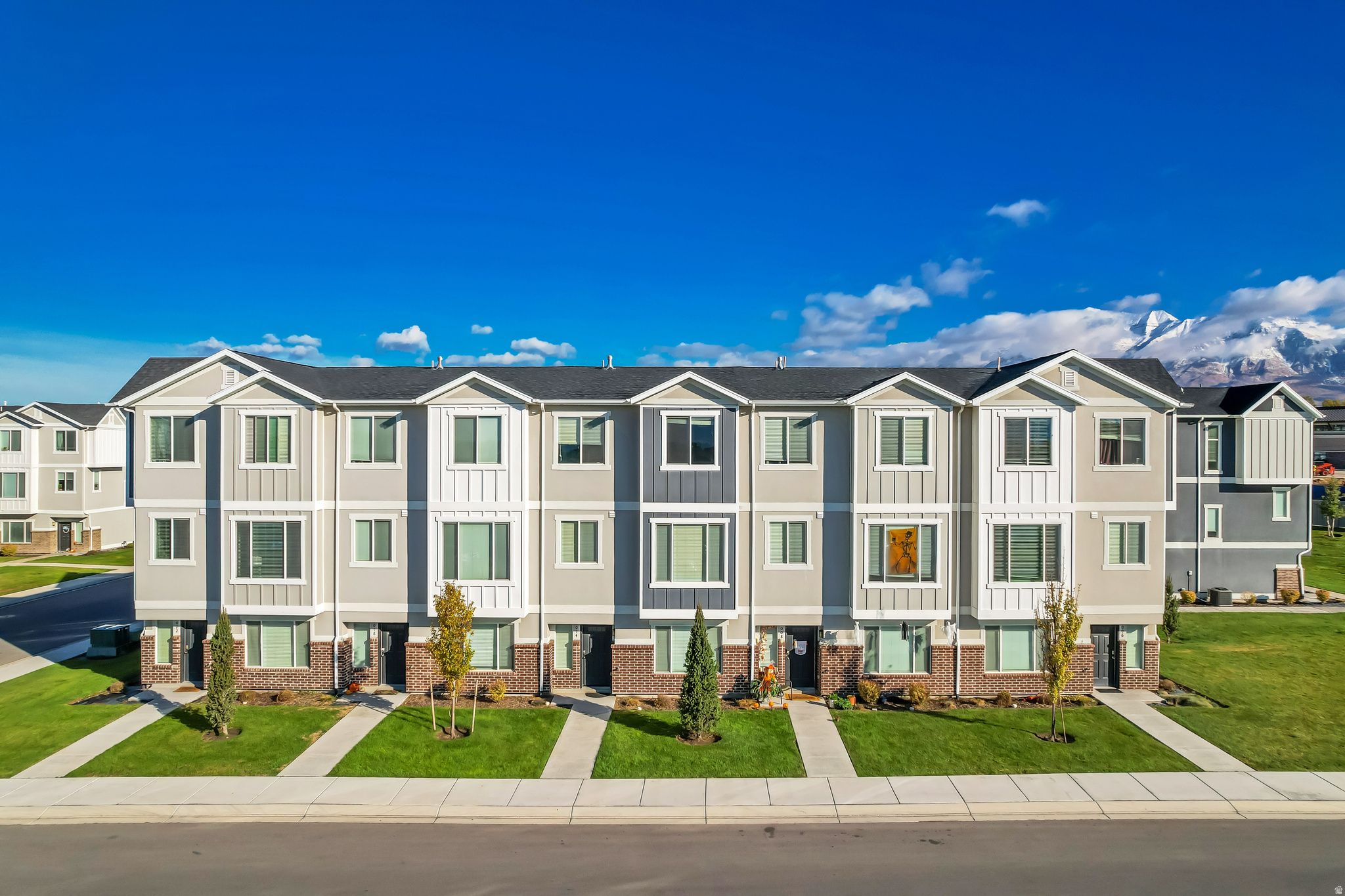 LAKEVIEW - Residential Income