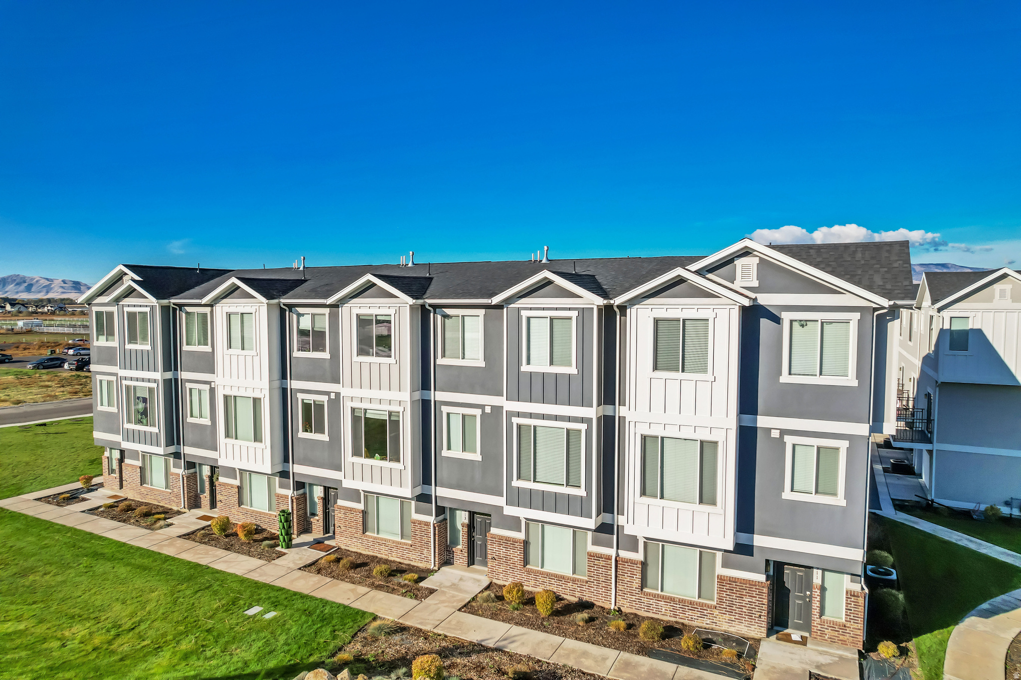 LAKEVIEW - Residential Income