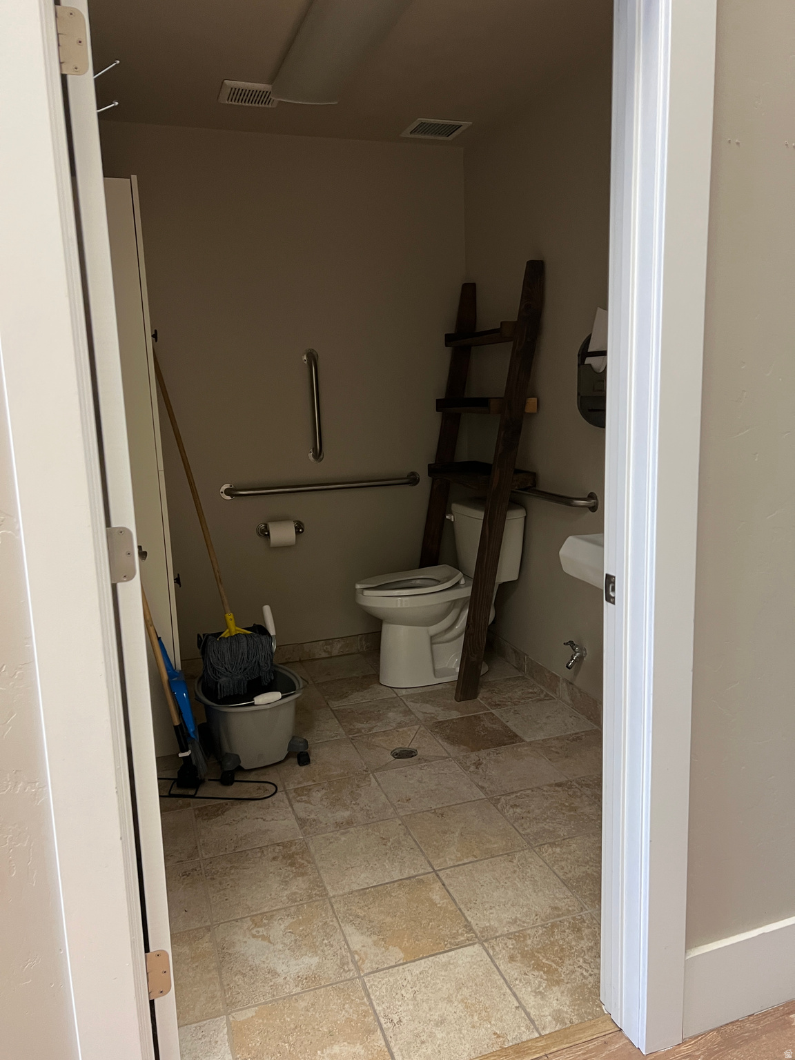 WOODS CROSS - Commercial Lease