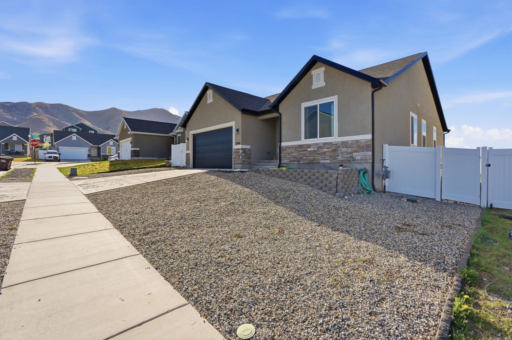 Photo of 2794 E CRIMSON CT #118, Eagle Mountain, UT 84005 (MLS # 2150476)