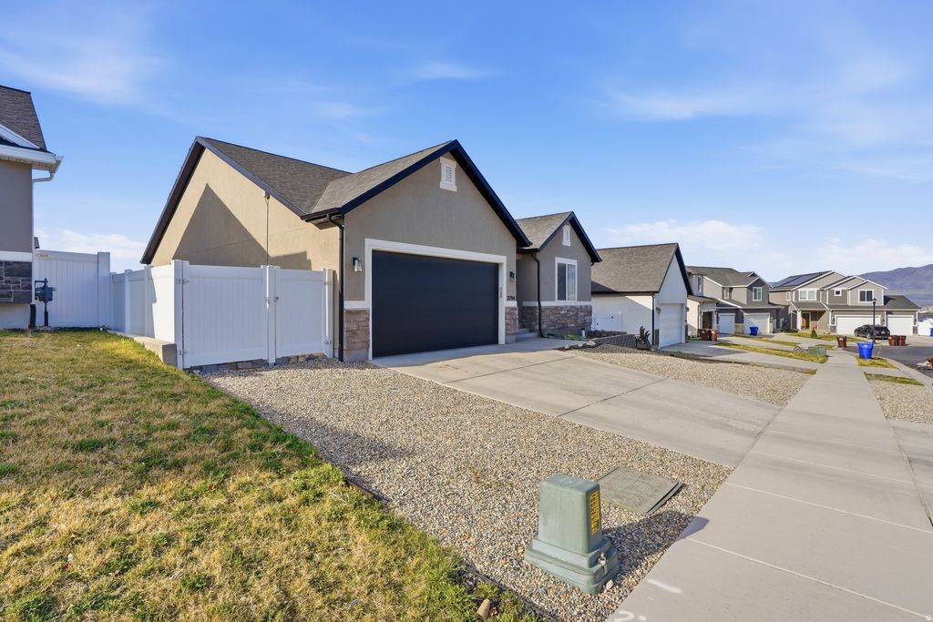 Photo of 2794 E CRIMSON CT #118, Eagle Mountain, UT 84005 (MLS # 2150476)