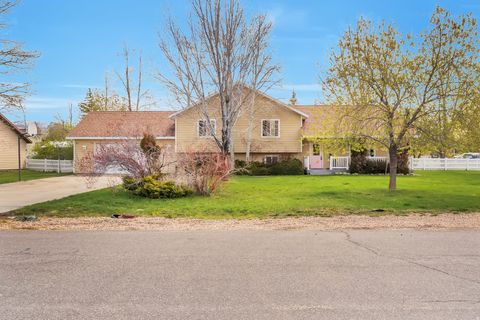 Photo of 950 W WILD ROSE DR, Francis, UT 84036 (MLS # 2152421)