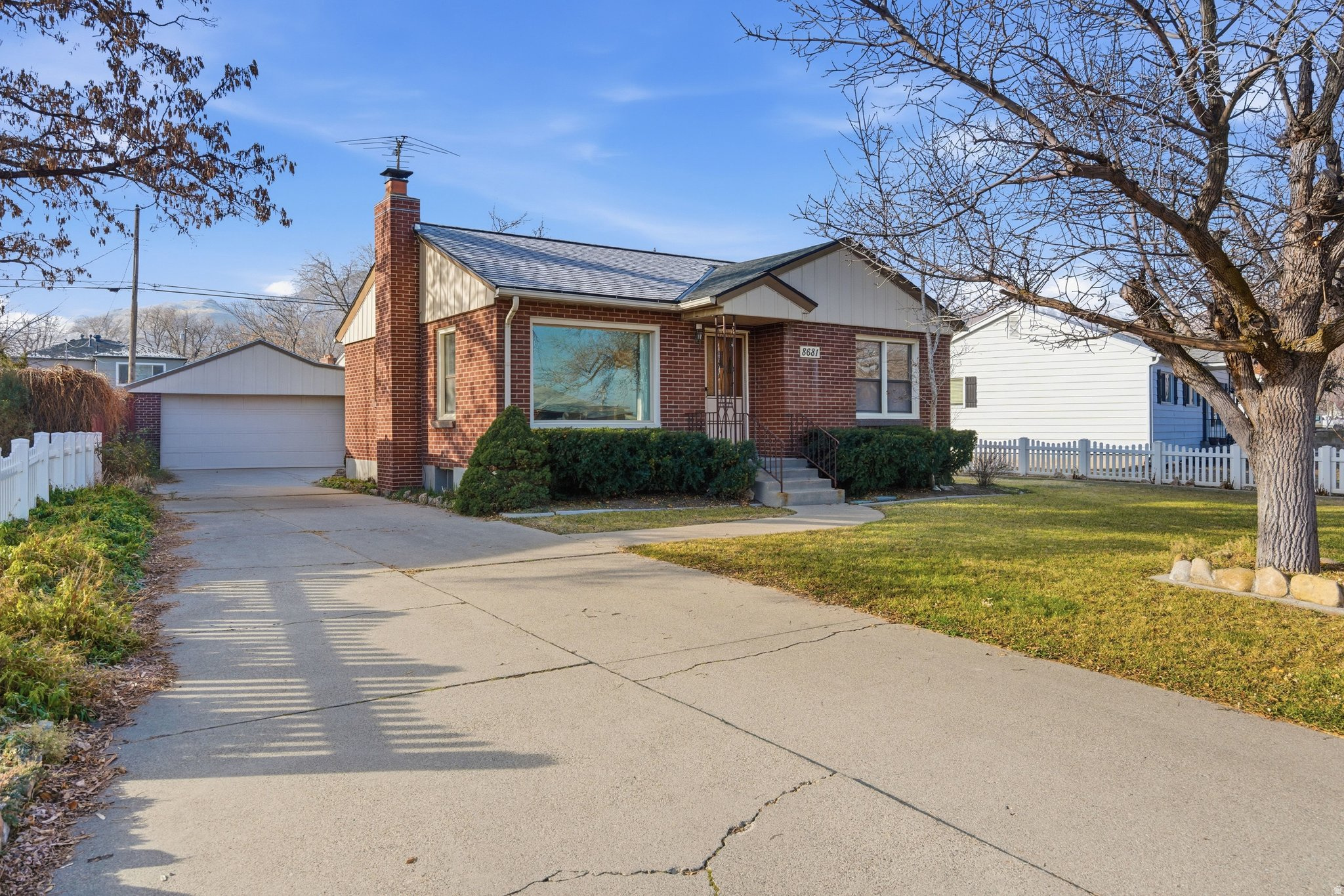 OQUIRRH HILLS - Residential