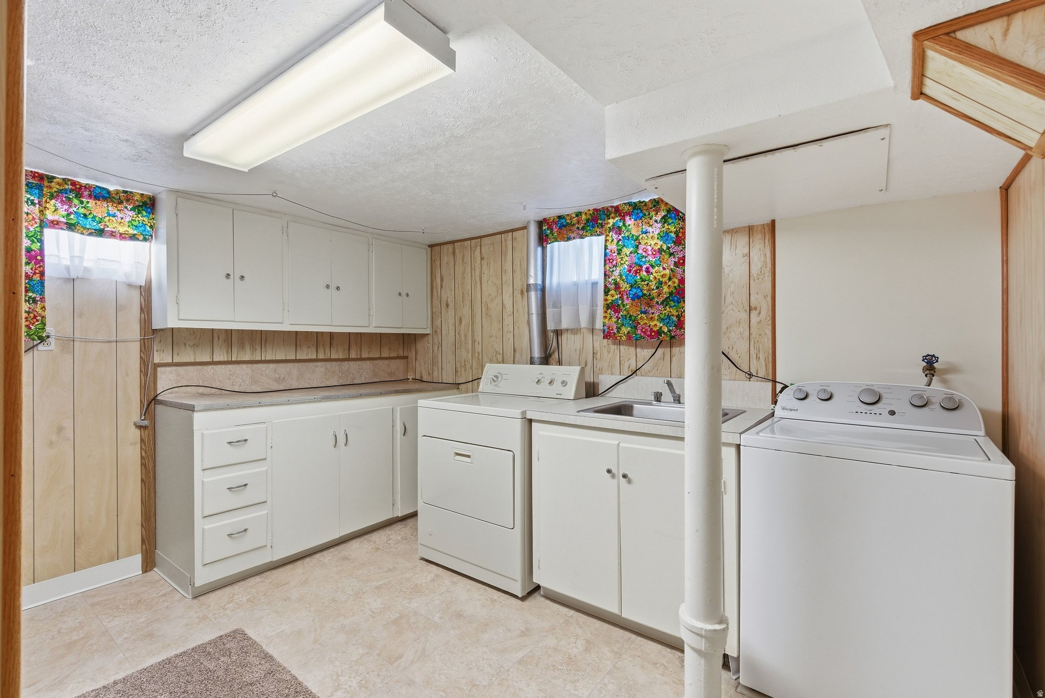 OQUIRRH HILLS - Residential