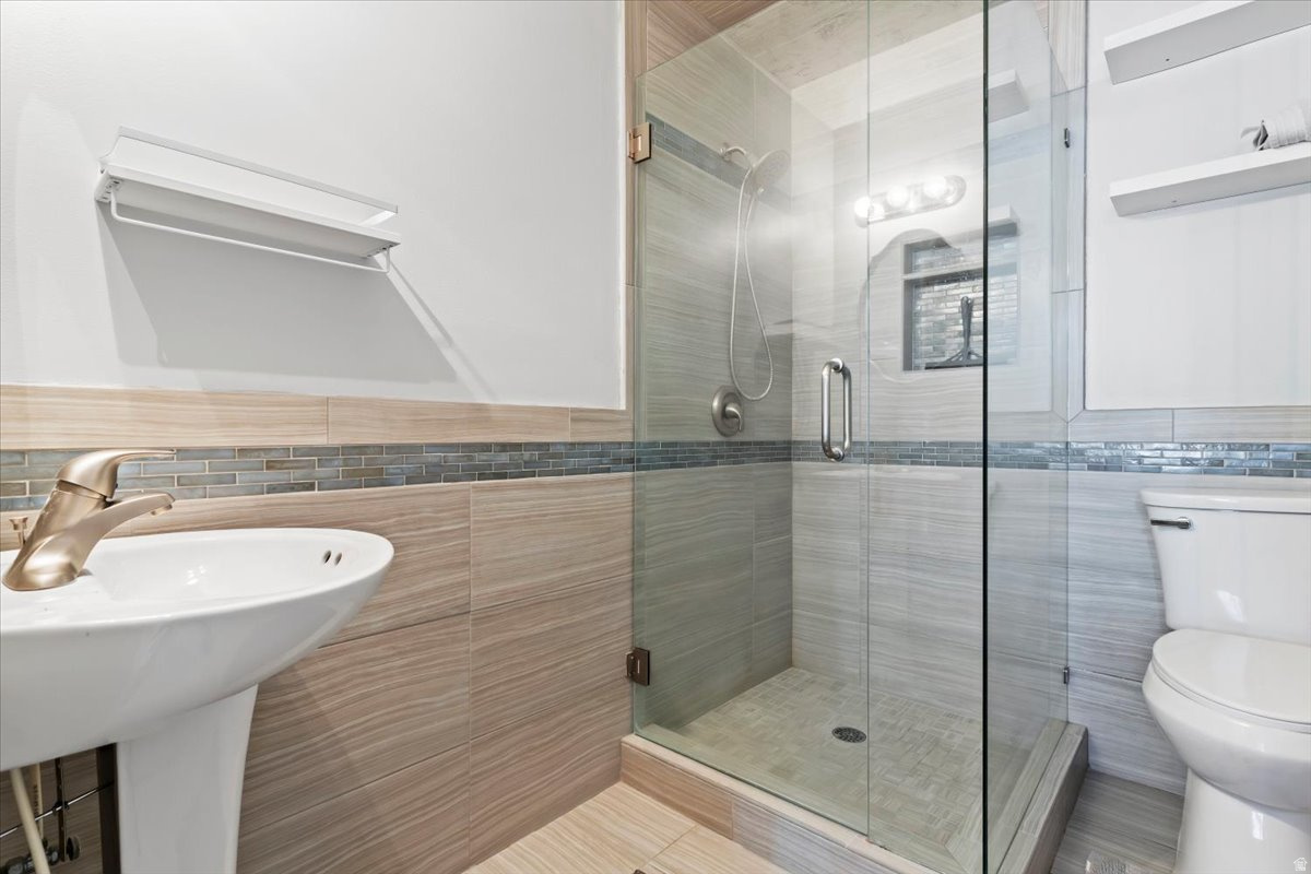 LAKEWOOD - Residential