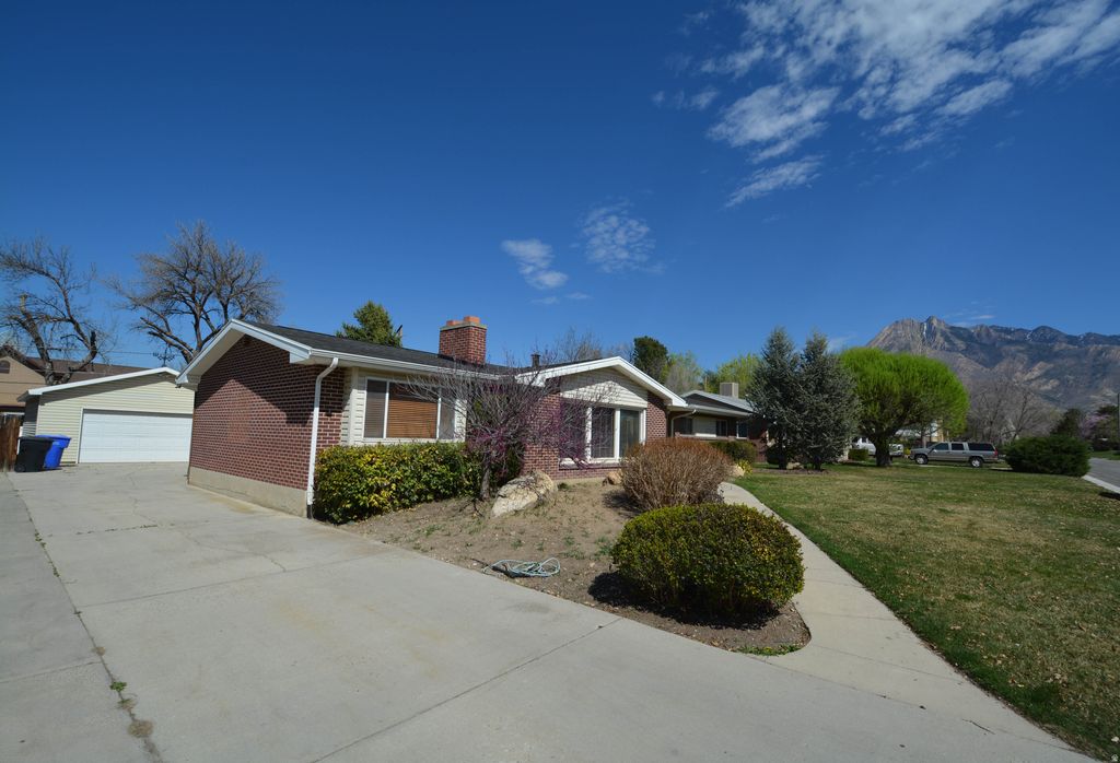 Photo of 1541 E LONE PEAK DR S, Holladay, UT 84117 (MLS # 2145928)