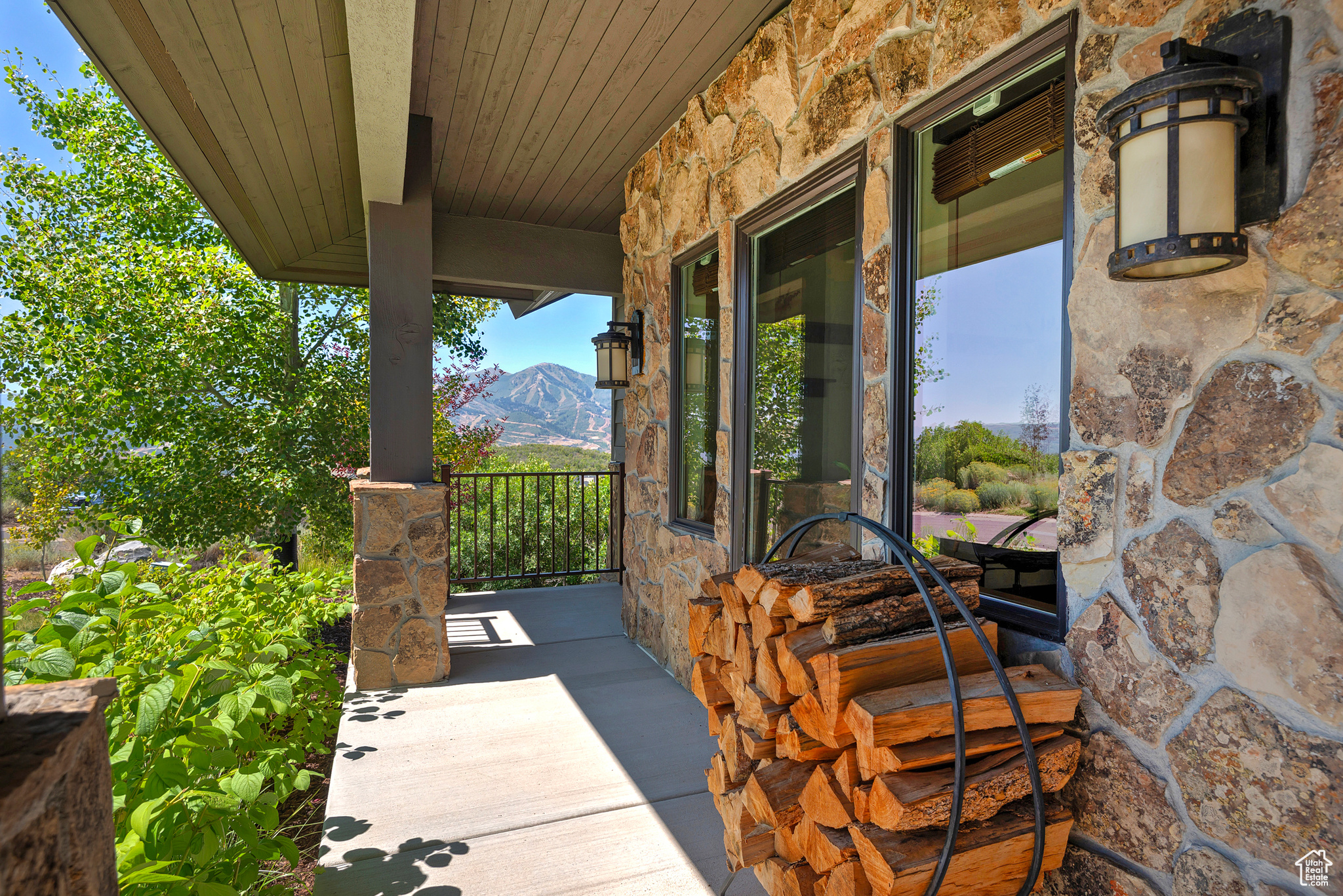 HIDEOUT CANYON - Residential