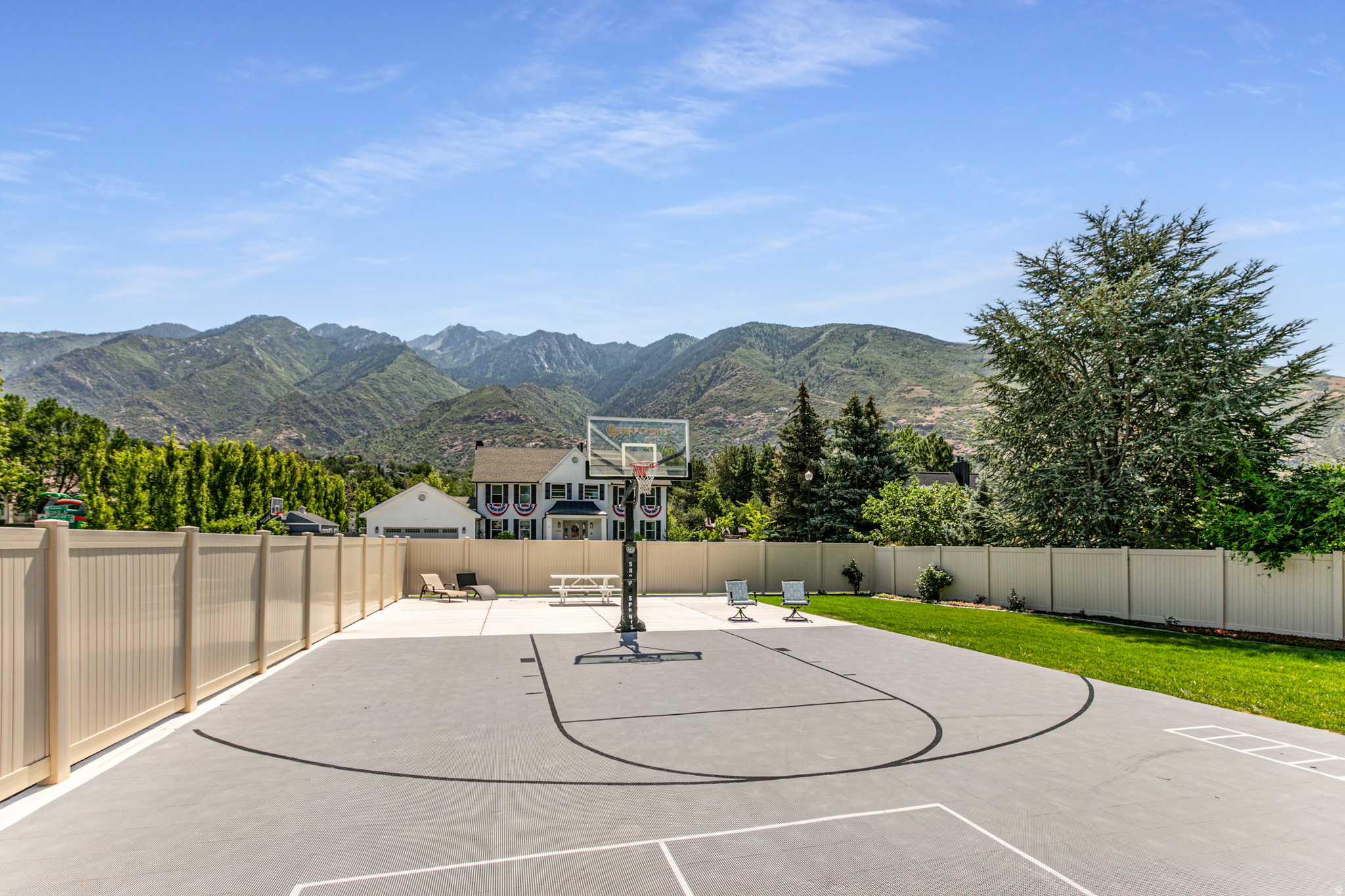 PINE CREST - Residential