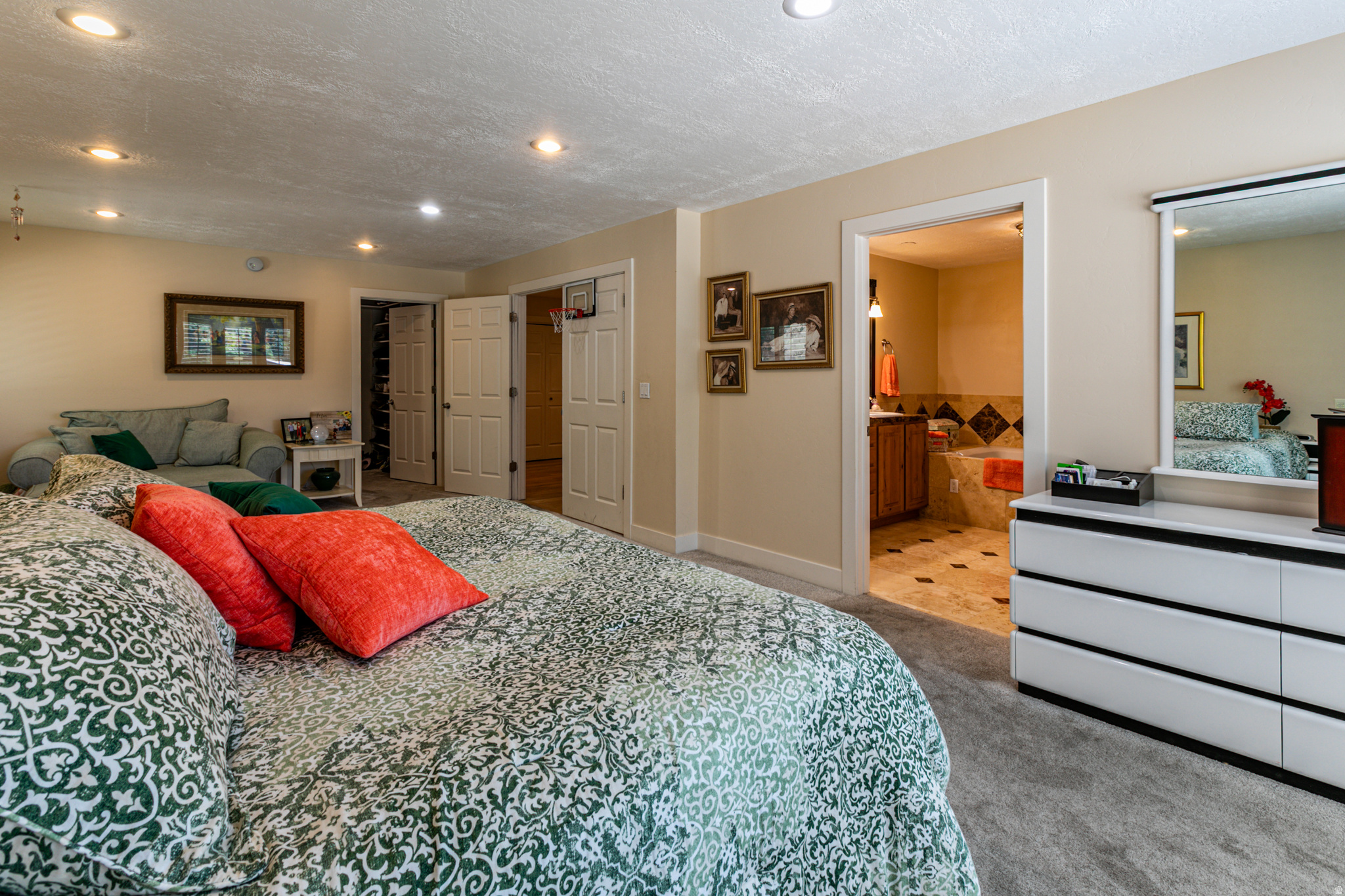 PINE CREST - Residential