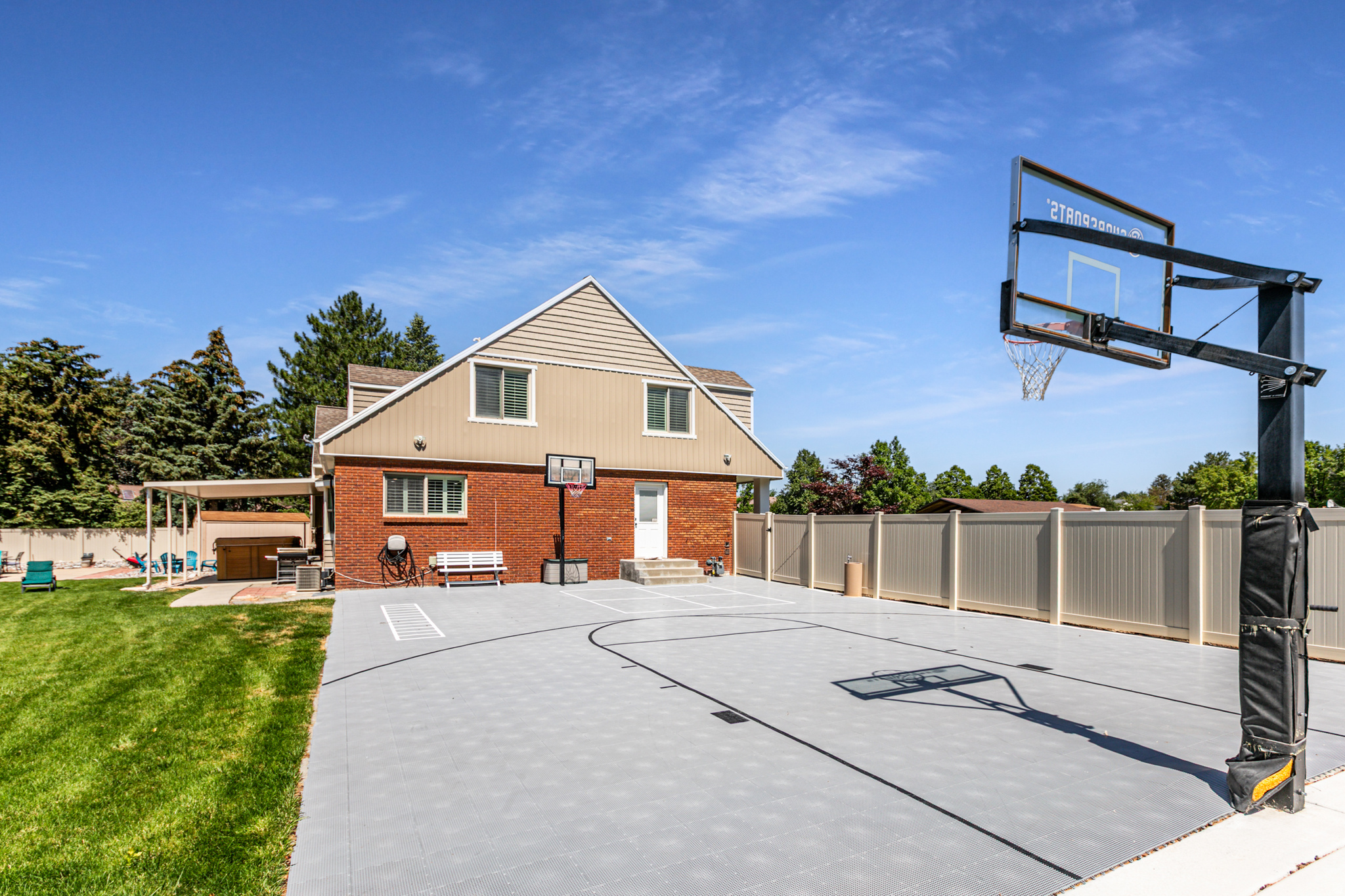 PINE CREST - Residential