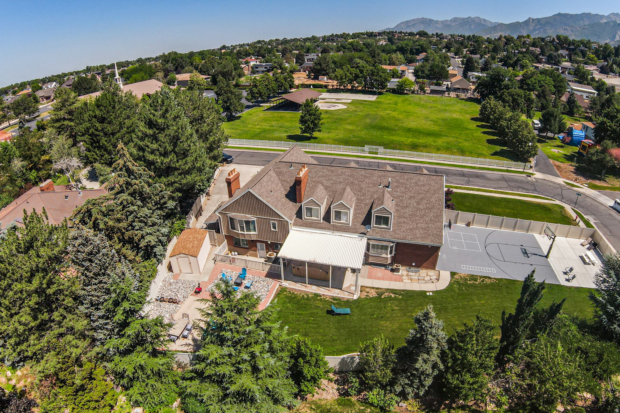 PINE CREST - Residential