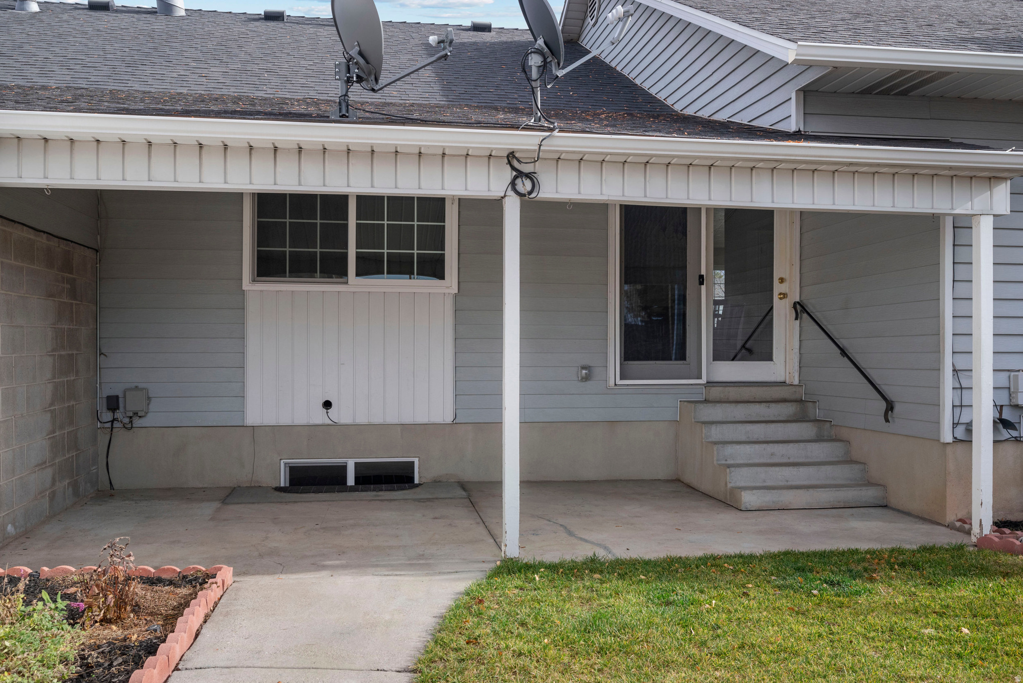 COBBLESTONES CONDOS - Residential