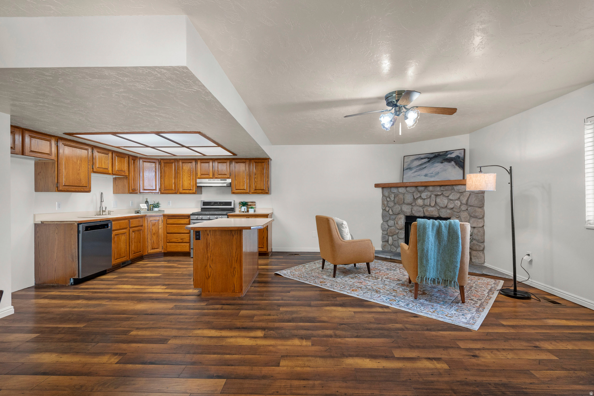 COBBLESTONES CONDOS - Residential