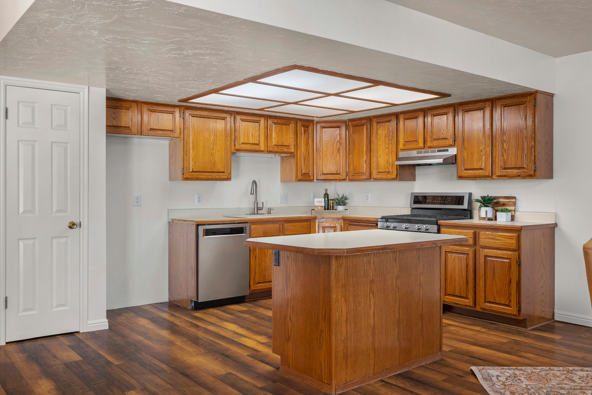 COBBLESTONES CONDOS - Residential