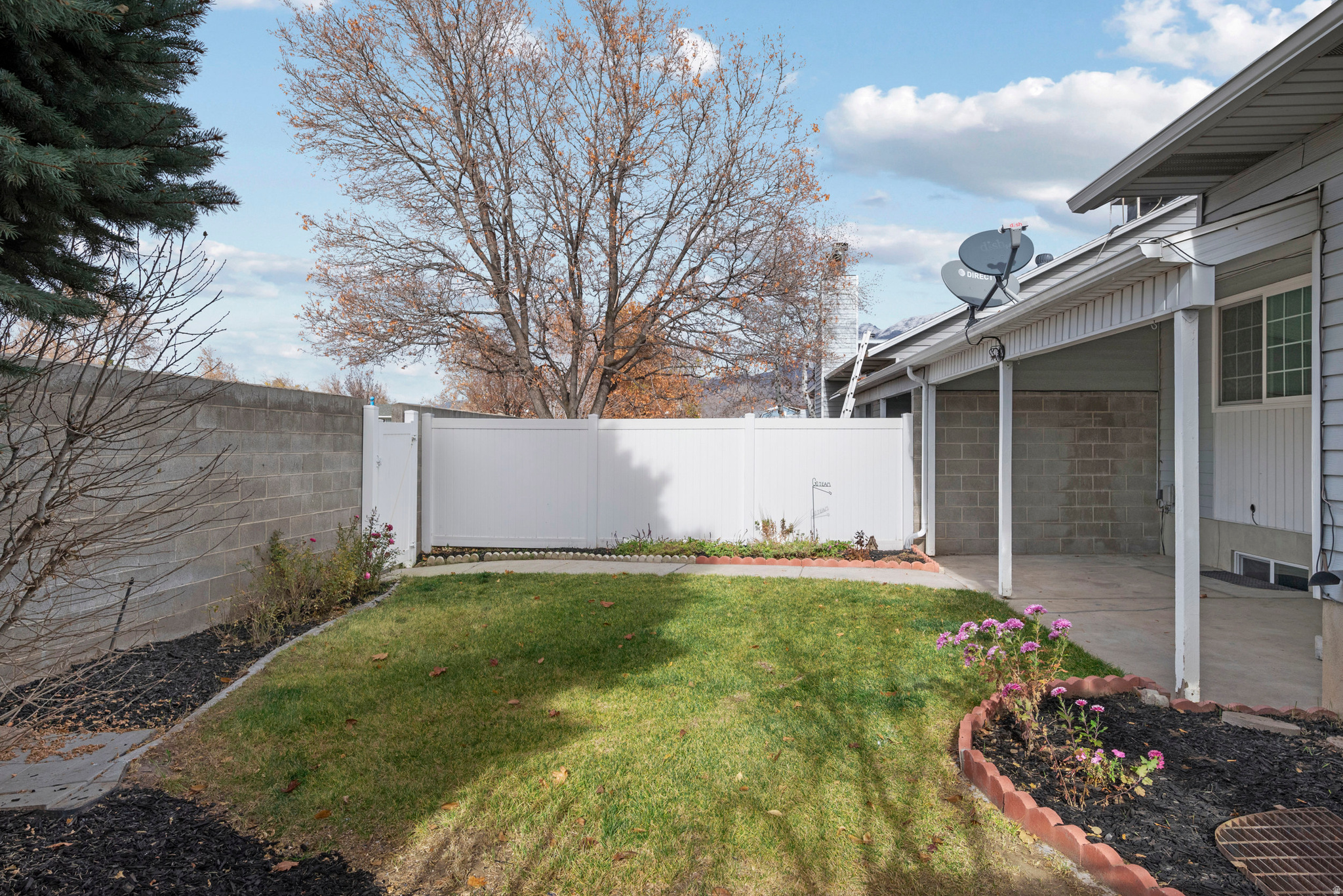 COBBLESTONES CONDOS - Residential