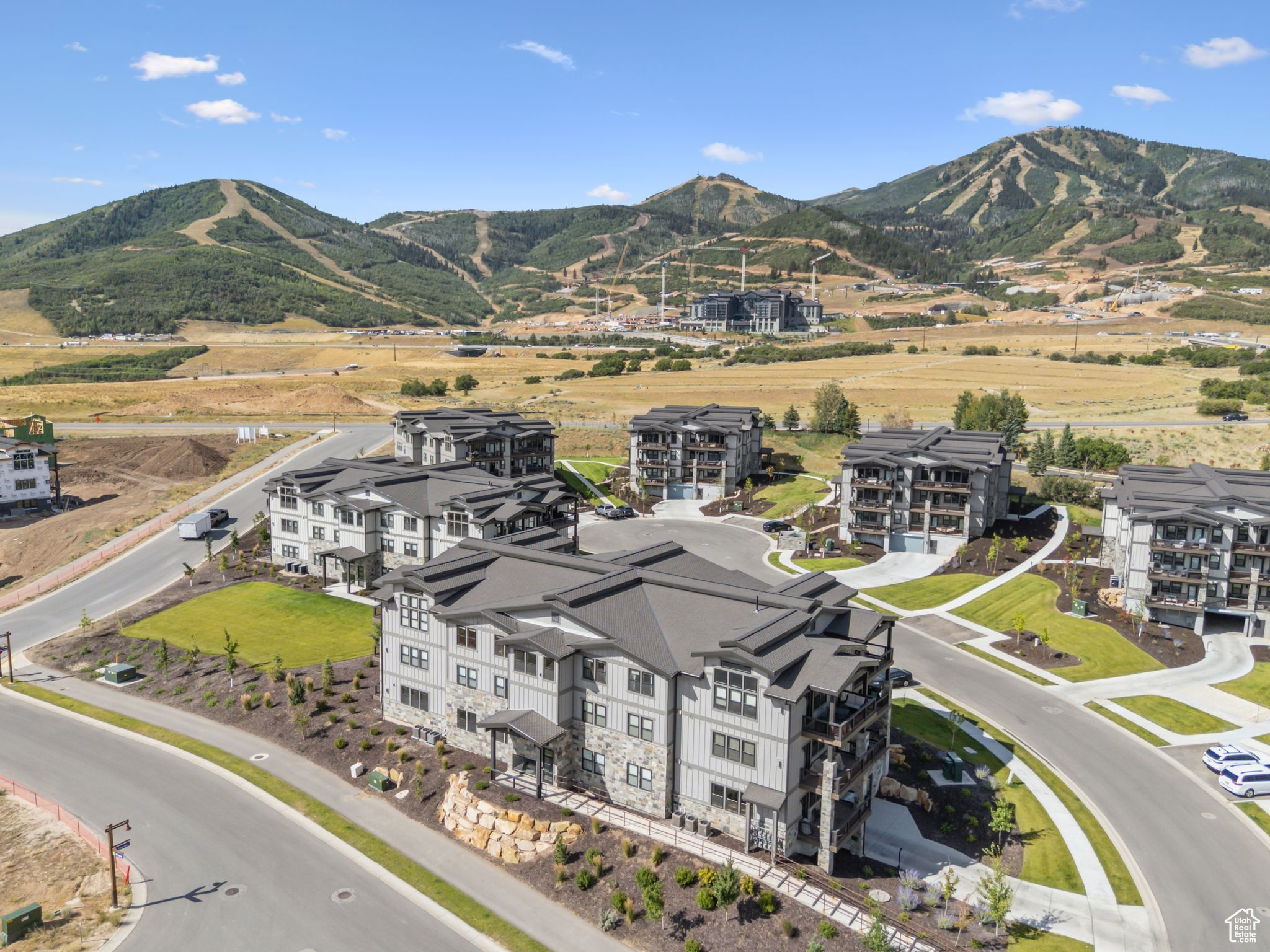 MAYFLOWER LAKESIDE - Residential