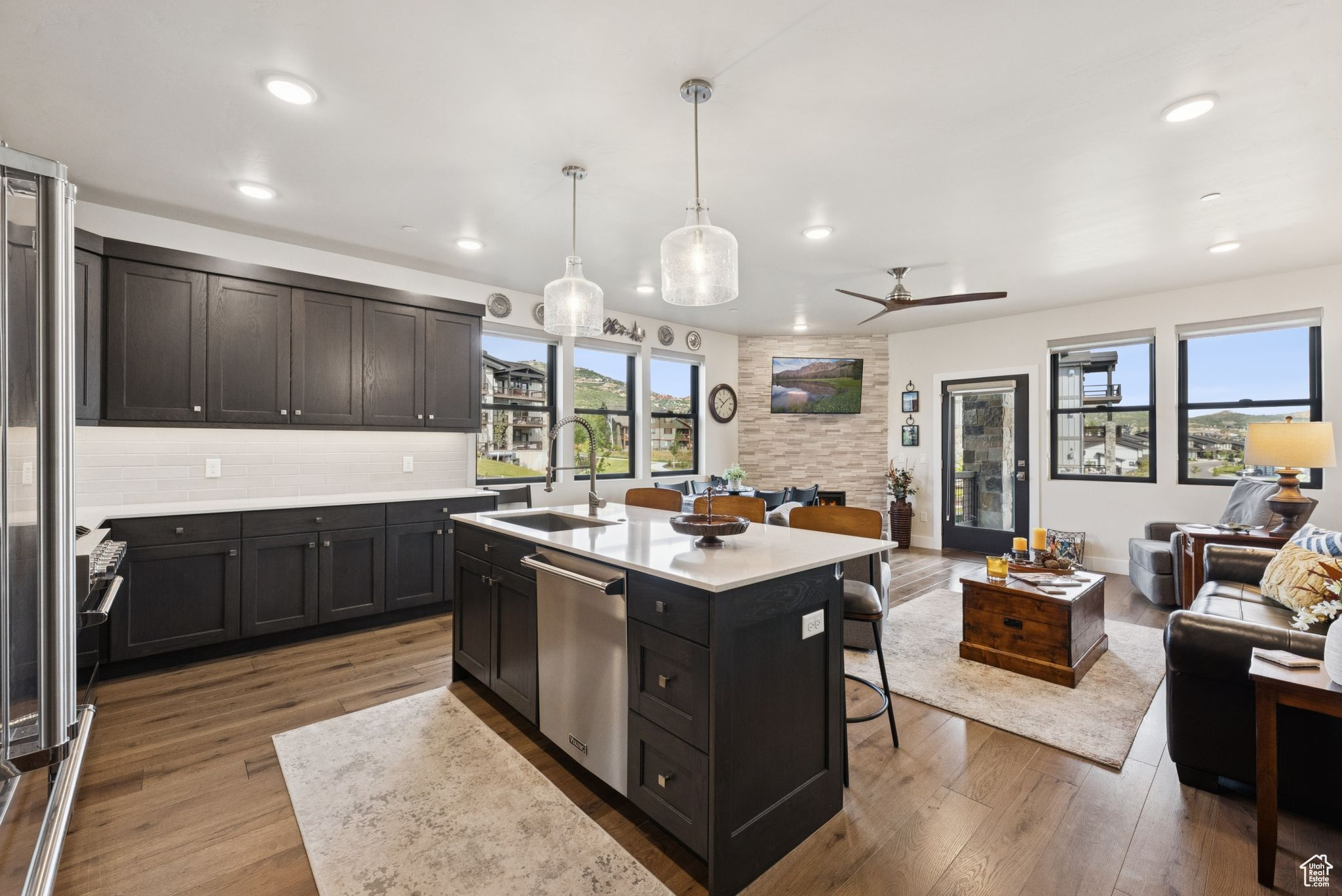 MAYFLOWER LAKESIDE - Residential