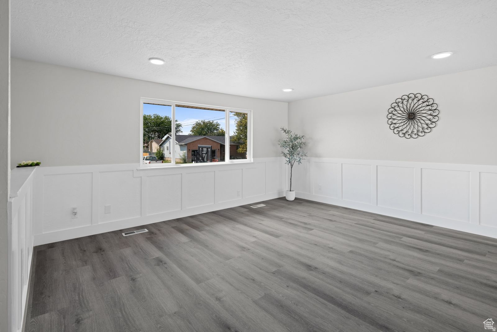 RIVER VALLEY - Residential