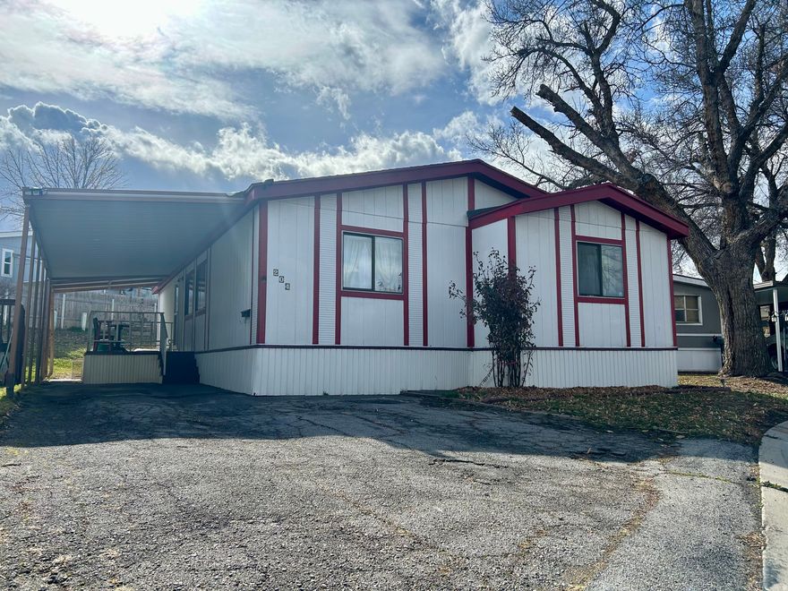 This Beautiful home is Located in a wonderful 55 plus community,  ready for a new owner to add a few finishing touches to make it their own,buyer must be approved through Cottonwood Coves, gated community, pets permitted, spacious home,Close to Everything.