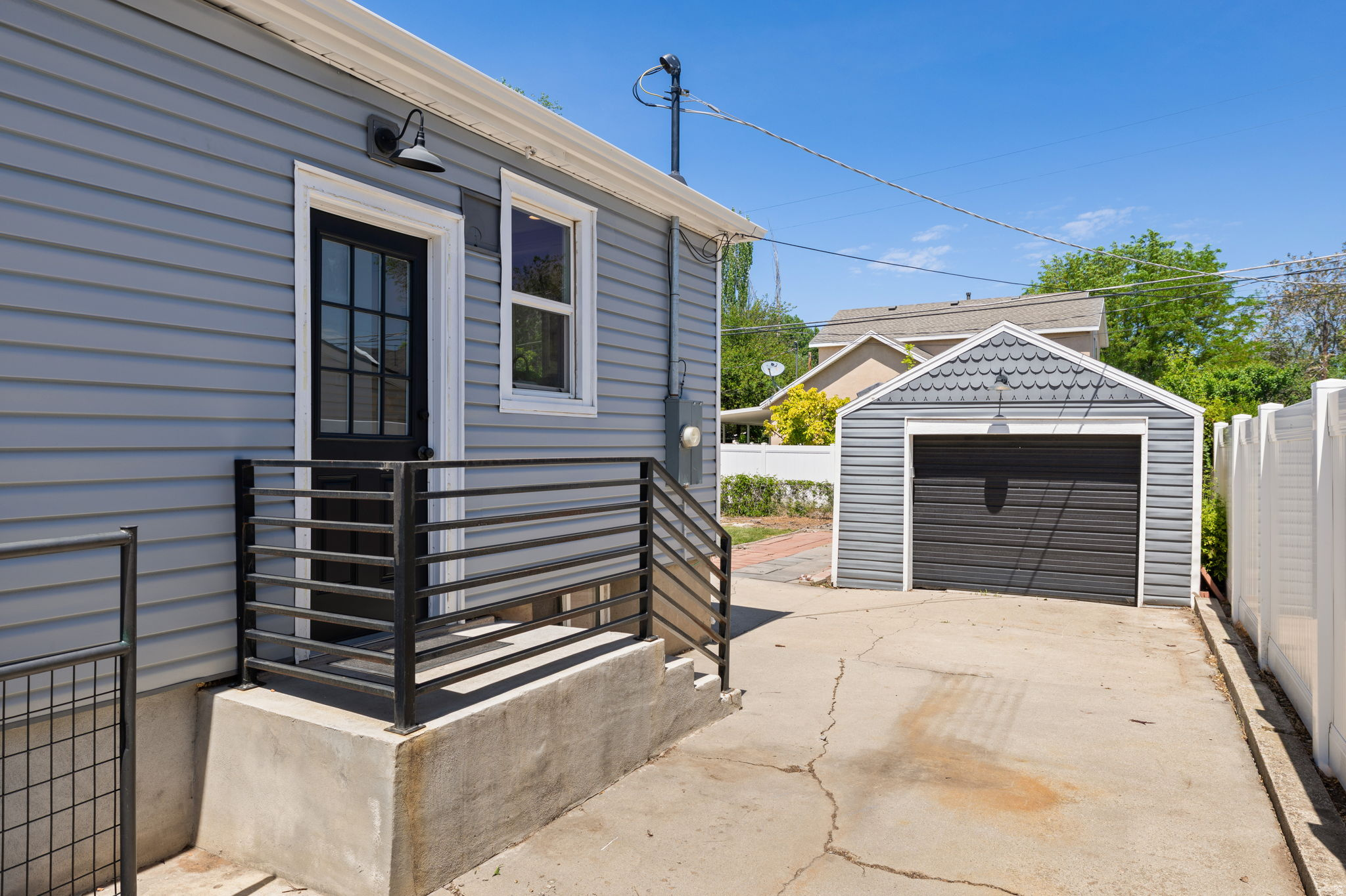 MEADOW BROOK - Residential