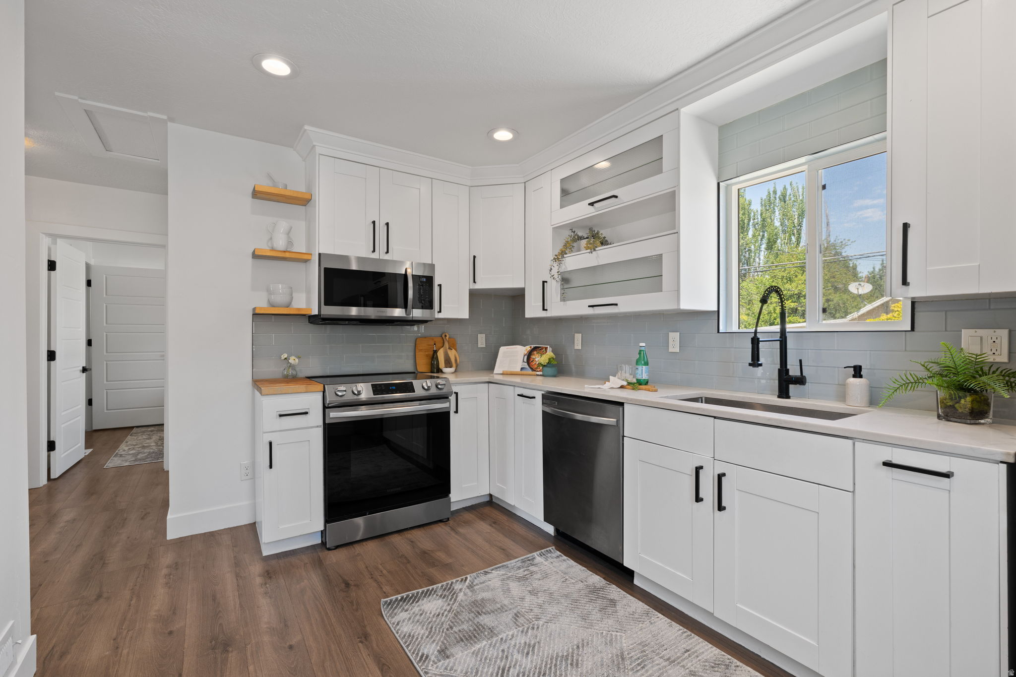 MEADOW BROOK - Residential