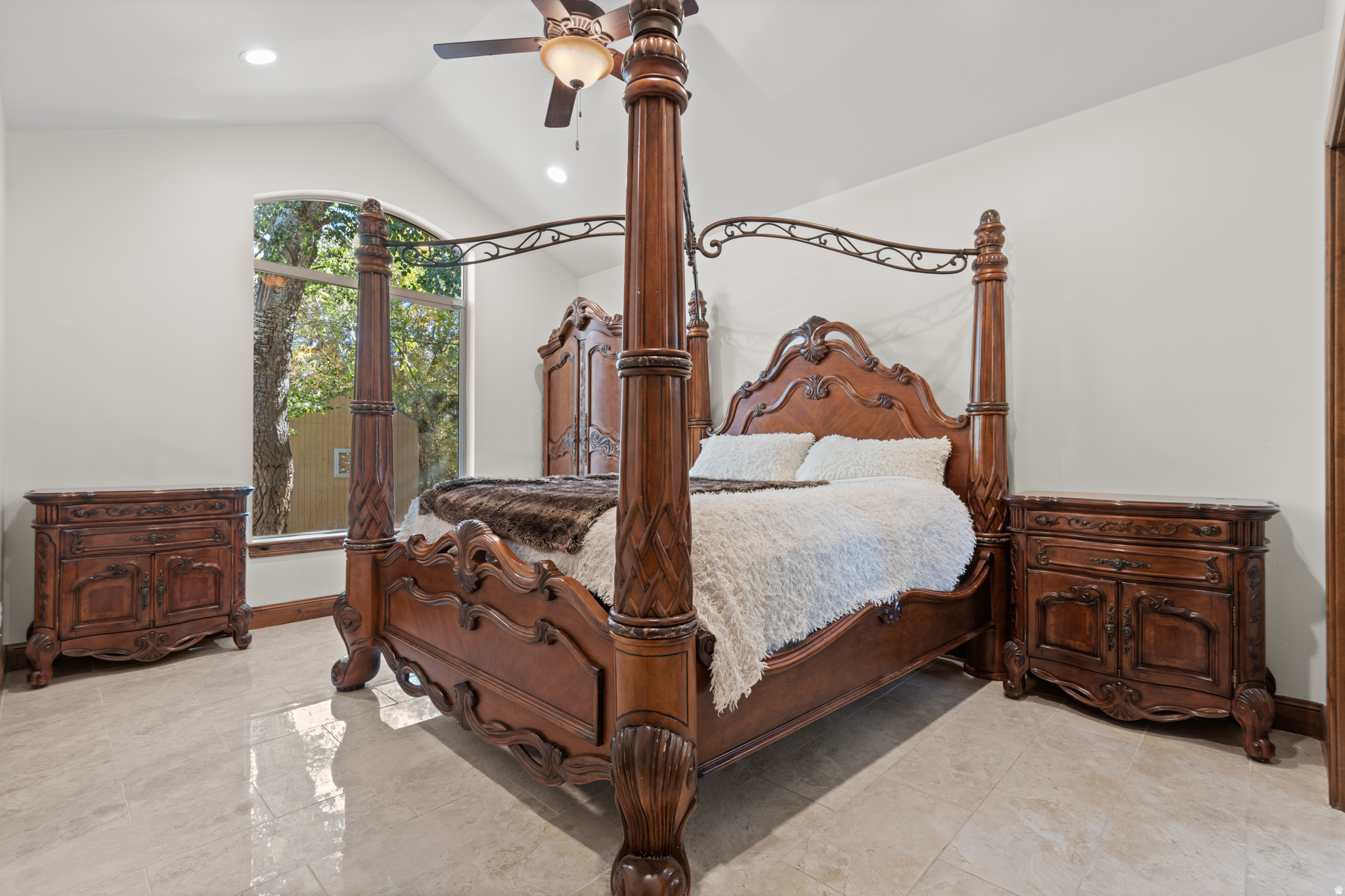 CRESCENT HOLLOW - Residential