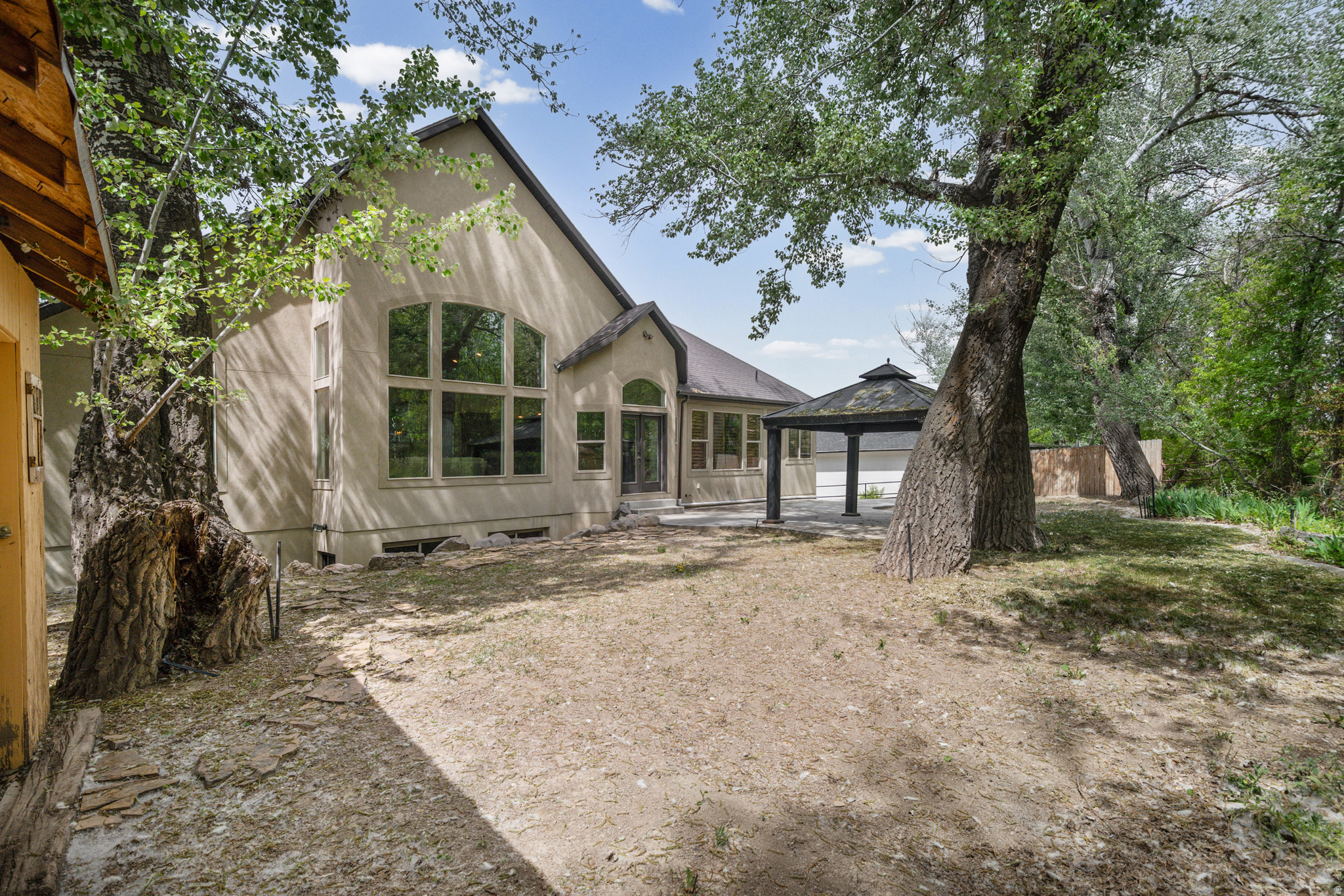 CRESCENT HOLLOW - Residential