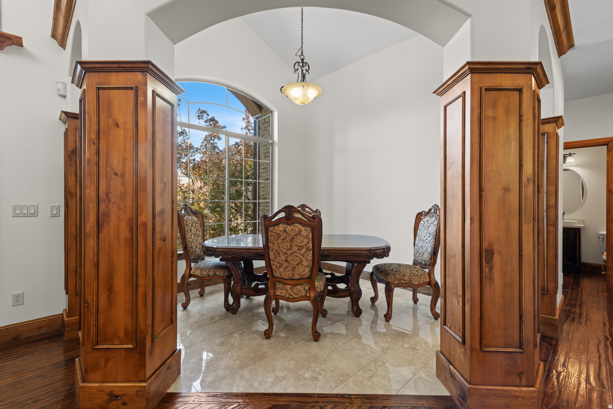 CRESCENT HOLLOW - Residential