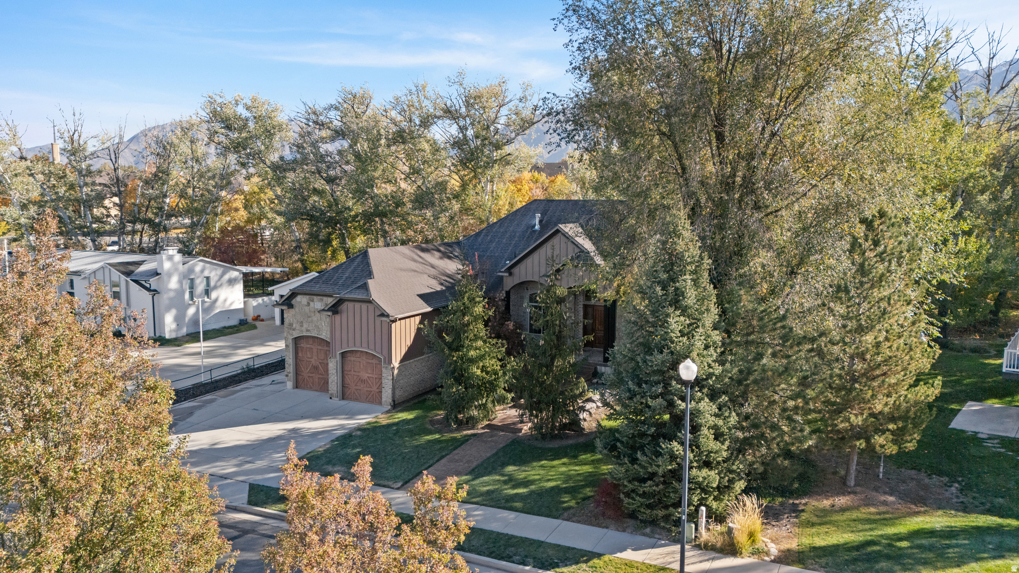 CRESCENT HOLLOW - Residential