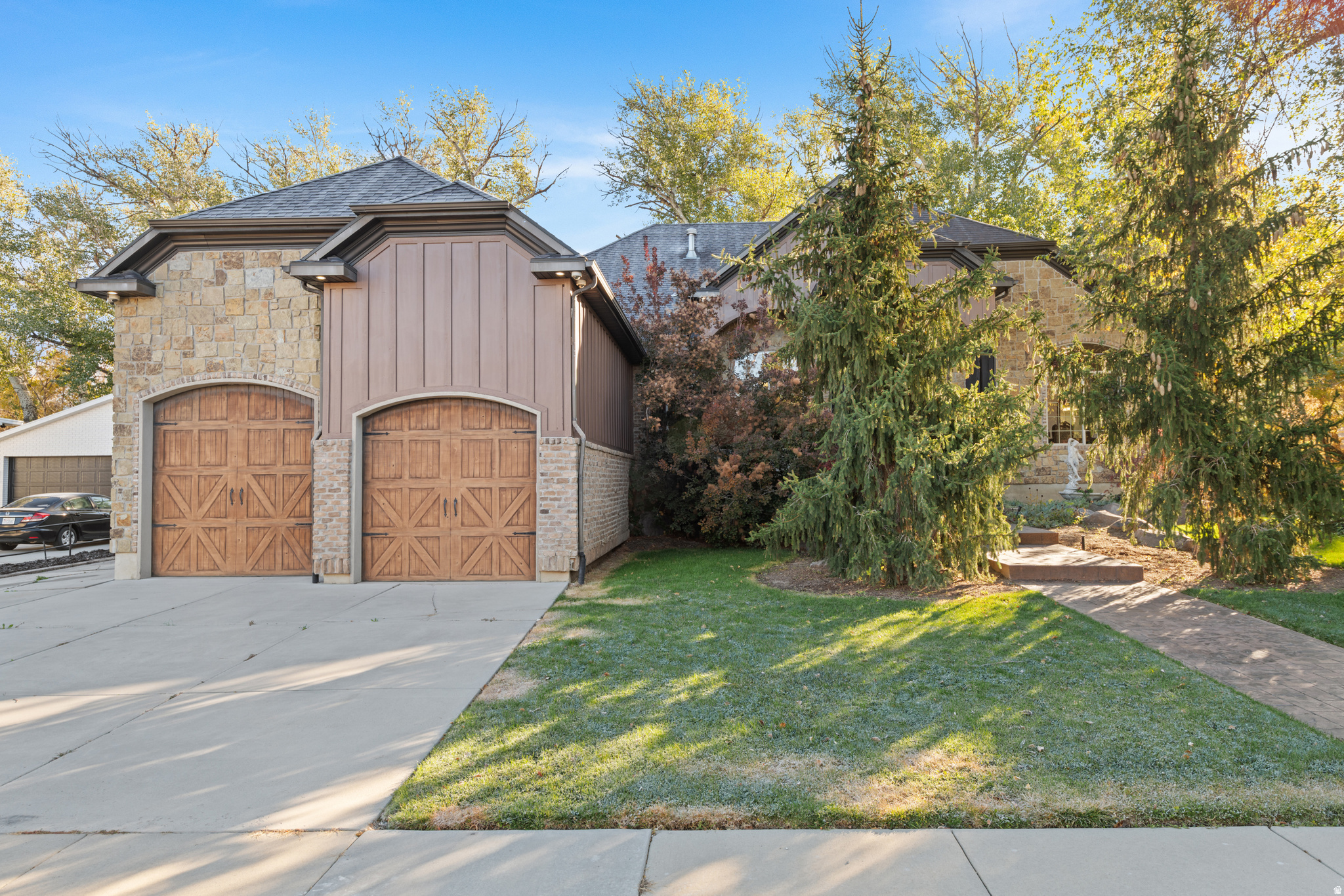 CRESCENT HOLLOW - Residential