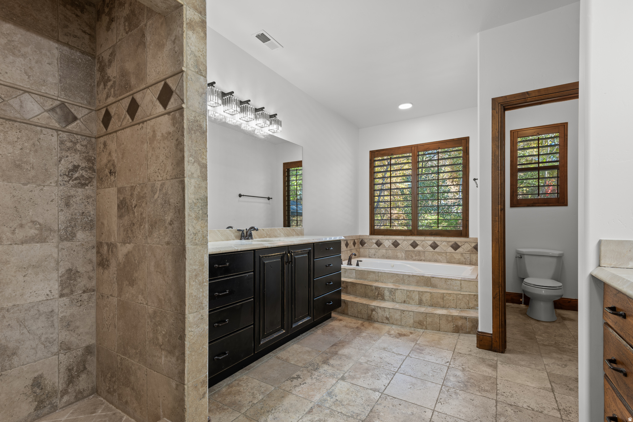 CRESCENT HOLLOW - Residential