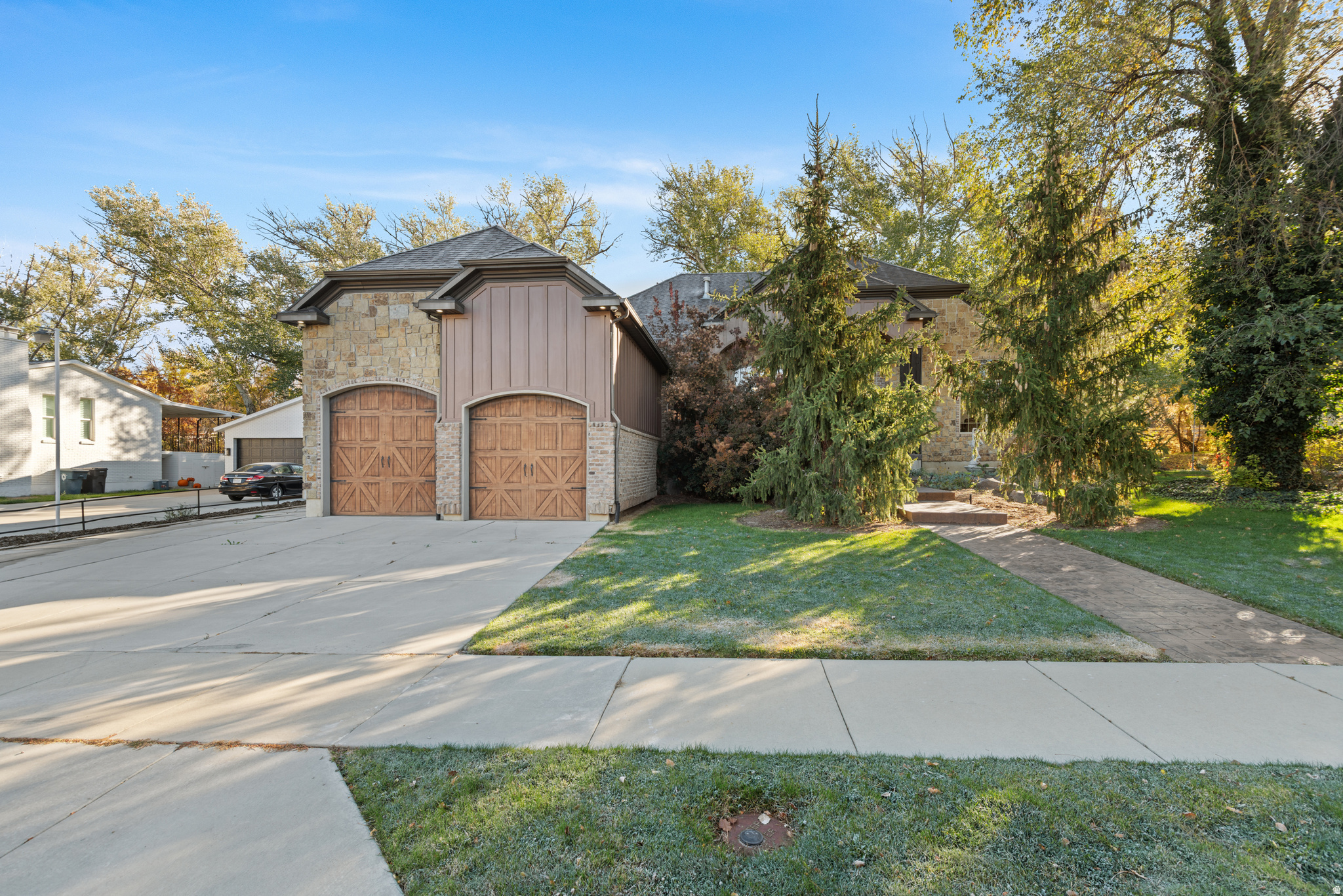 CRESCENT HOLLOW - Residential