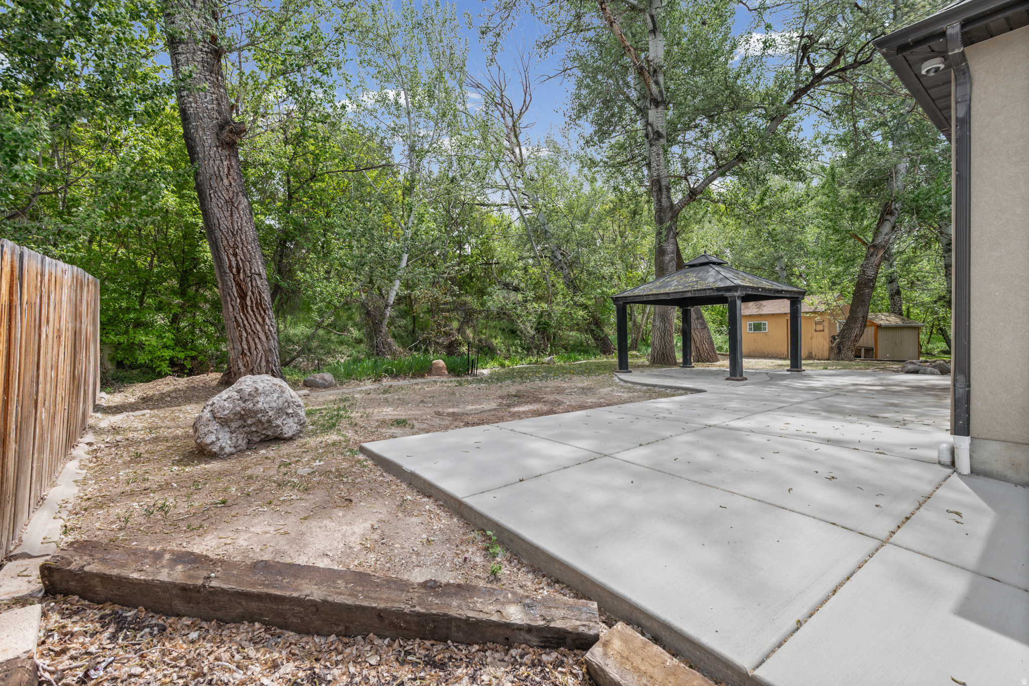 CRESCENT HOLLOW - Residential