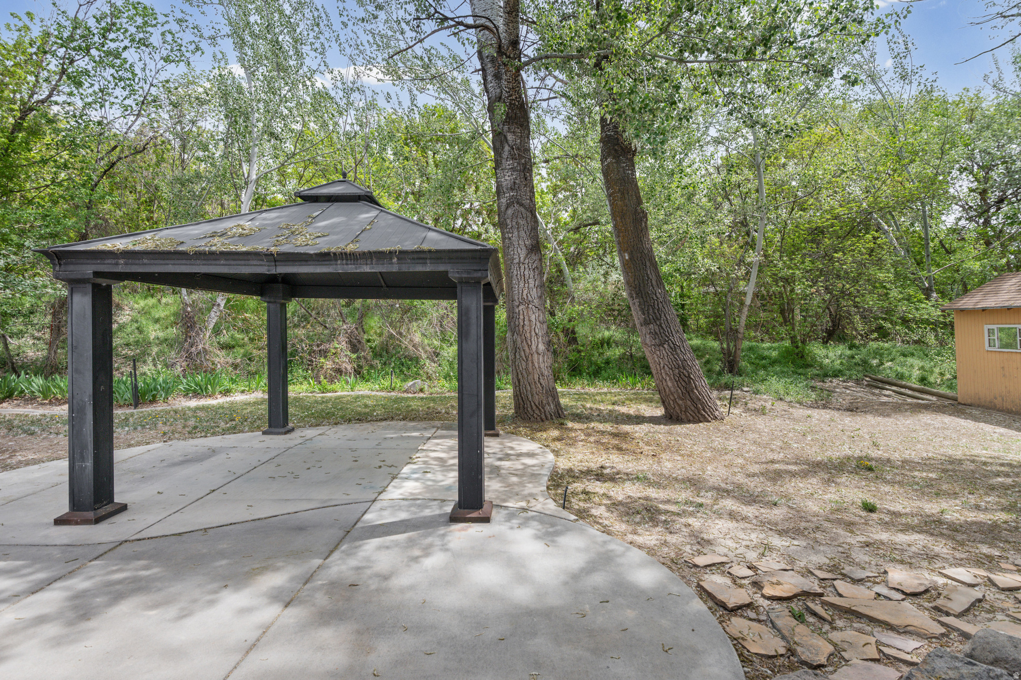 CRESCENT HOLLOW - Residential