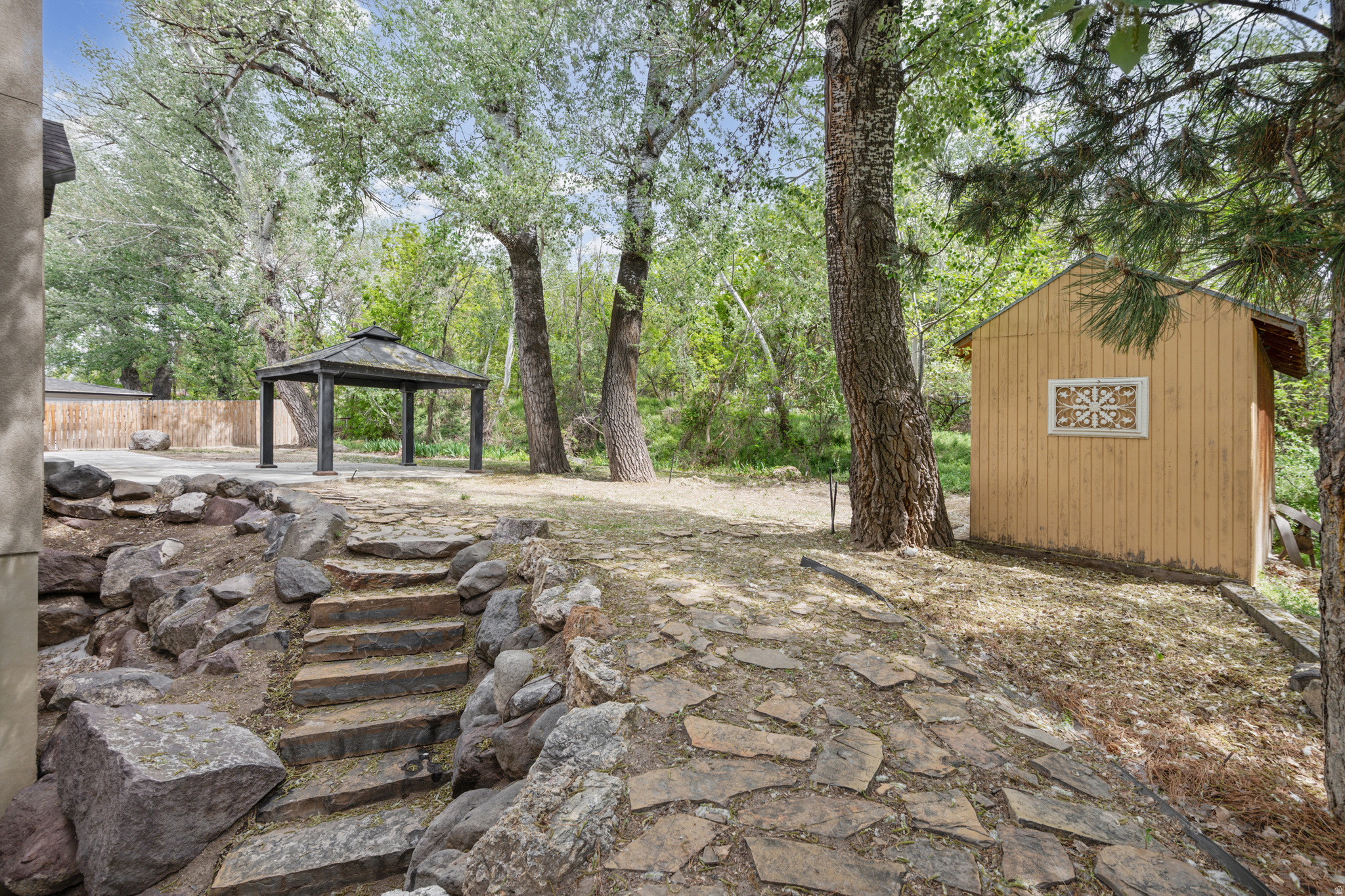 CRESCENT HOLLOW - Residential