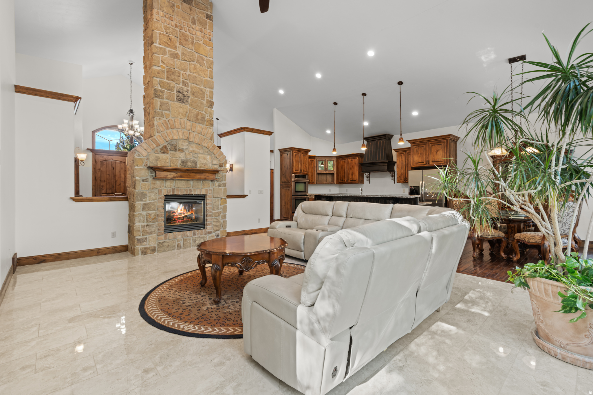 CRESCENT HOLLOW - Residential